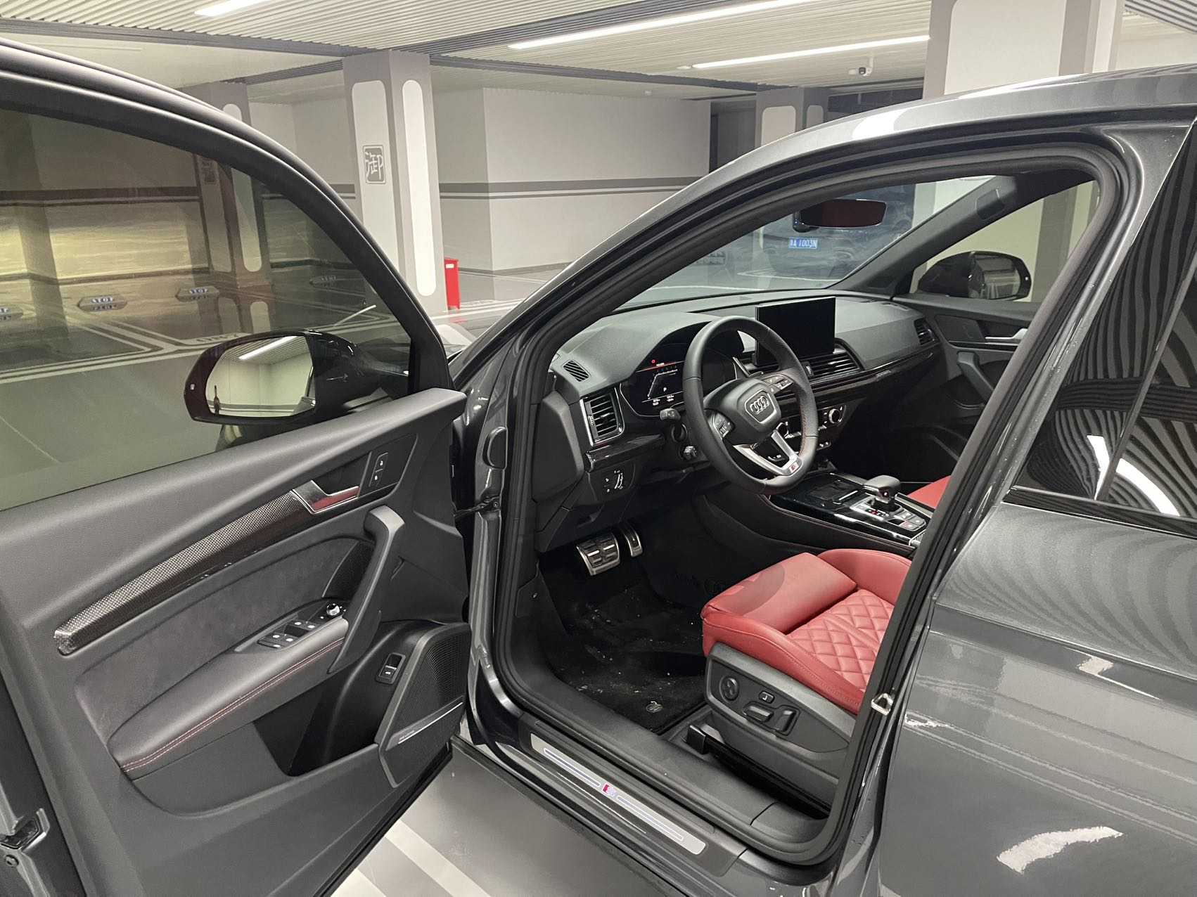 Audi SQ5 2025 #10 Audi SQ5 2025 صورة سيارة #10