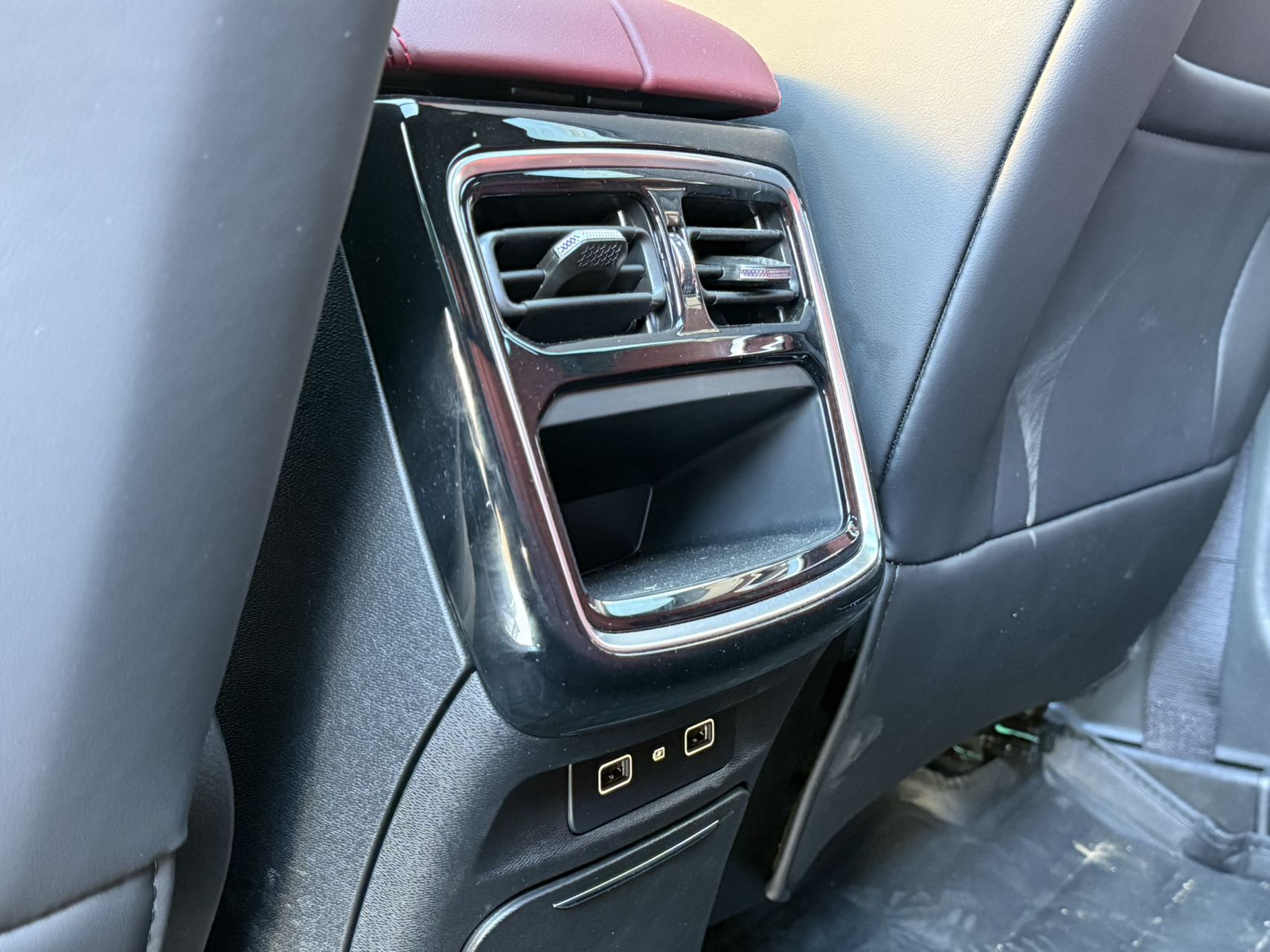 X70 PLUS 2024 car image #10