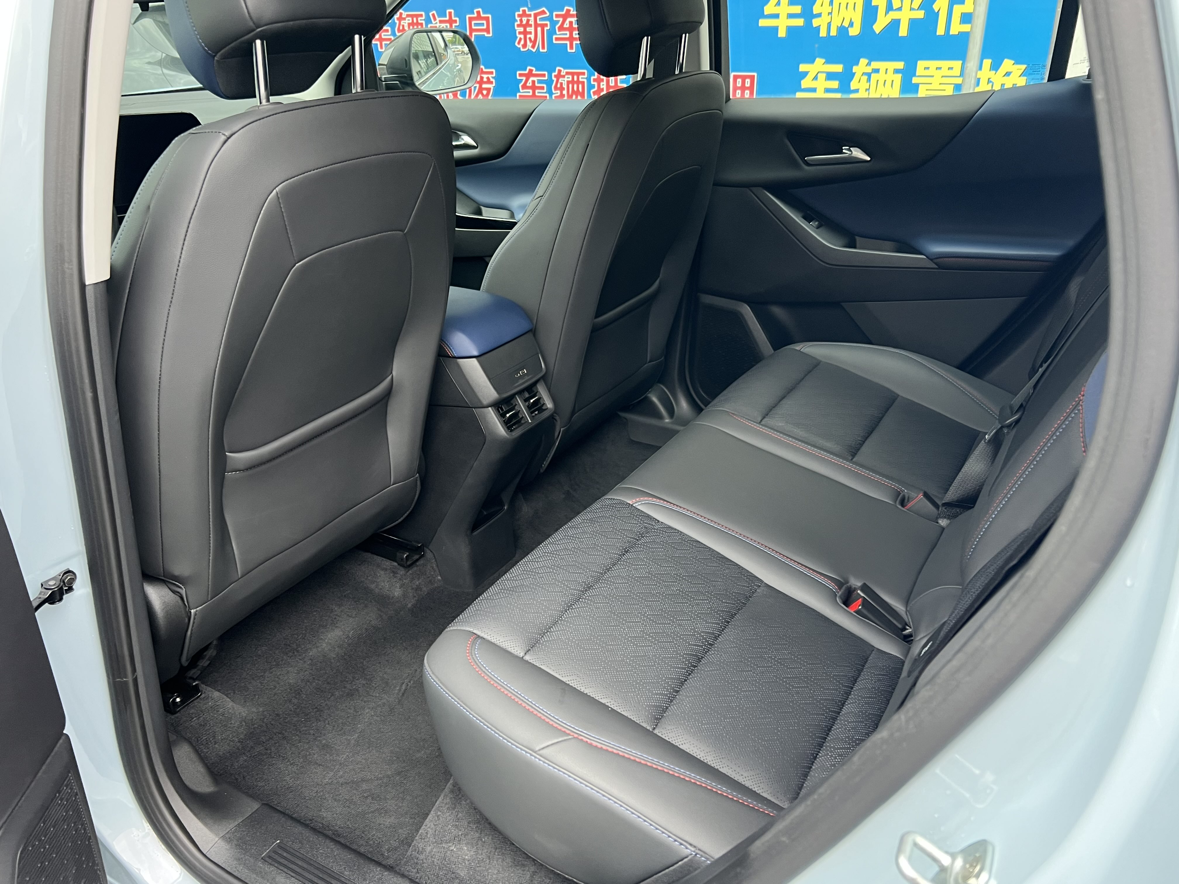 Chevrolet Equinox Plus 2025 car image #10