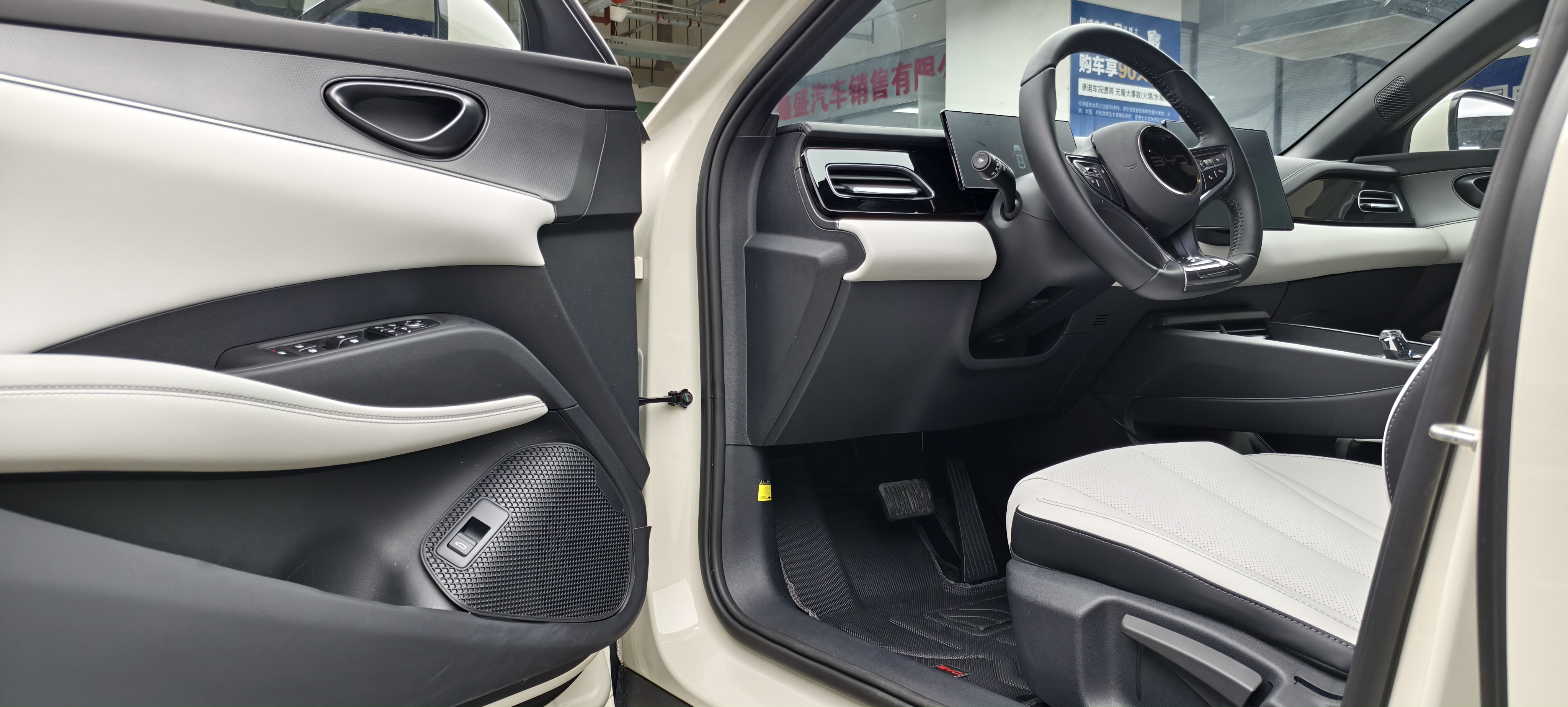 BYD Seal 06 DM-i 2024 immagine di auto #10