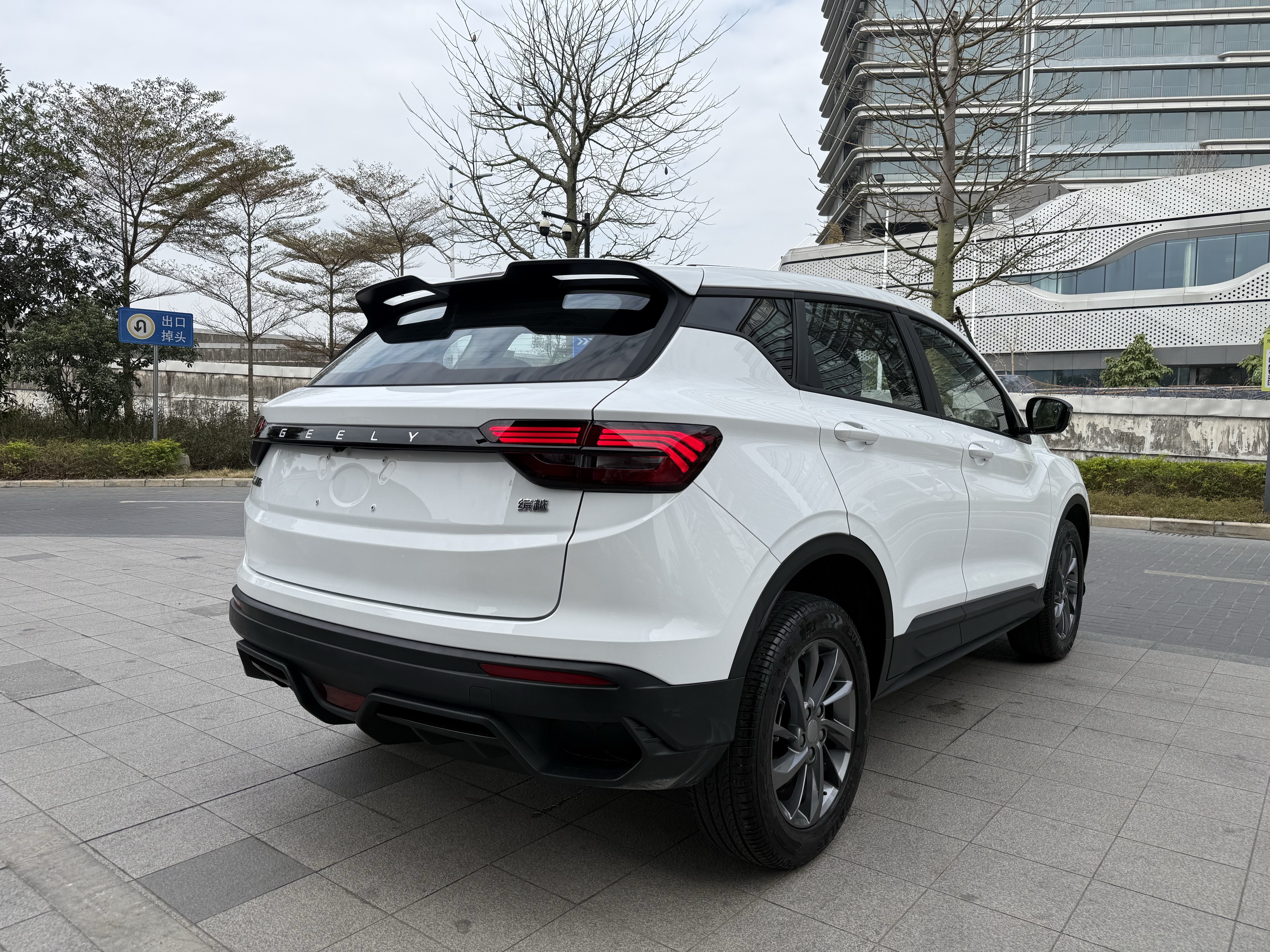 GEELY Coolray 2025 car image #10