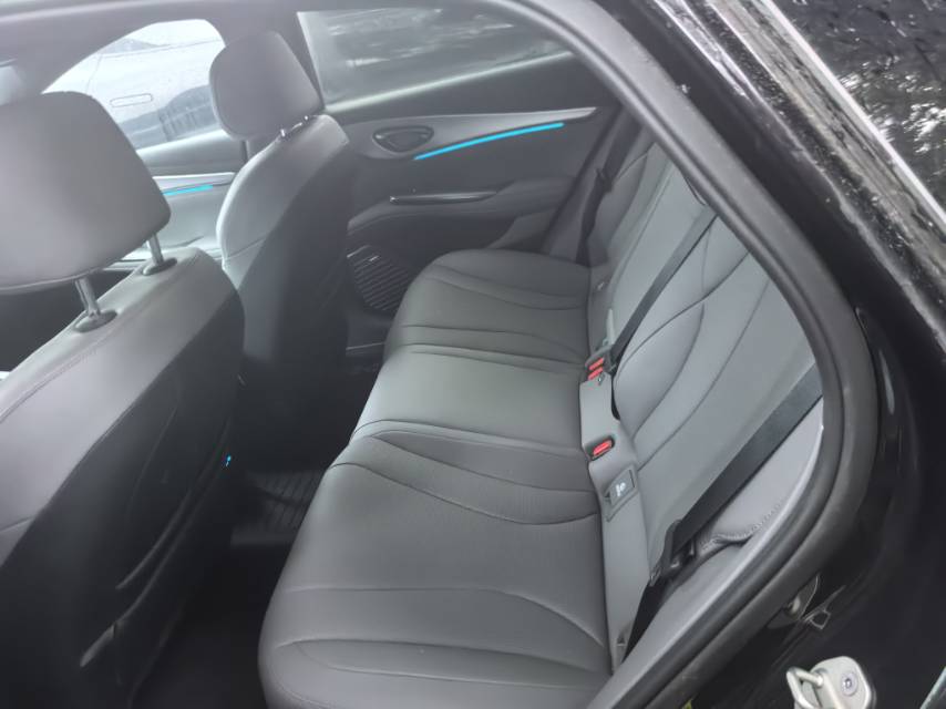 BYD Seal 07 DM-i 2024 car image #10