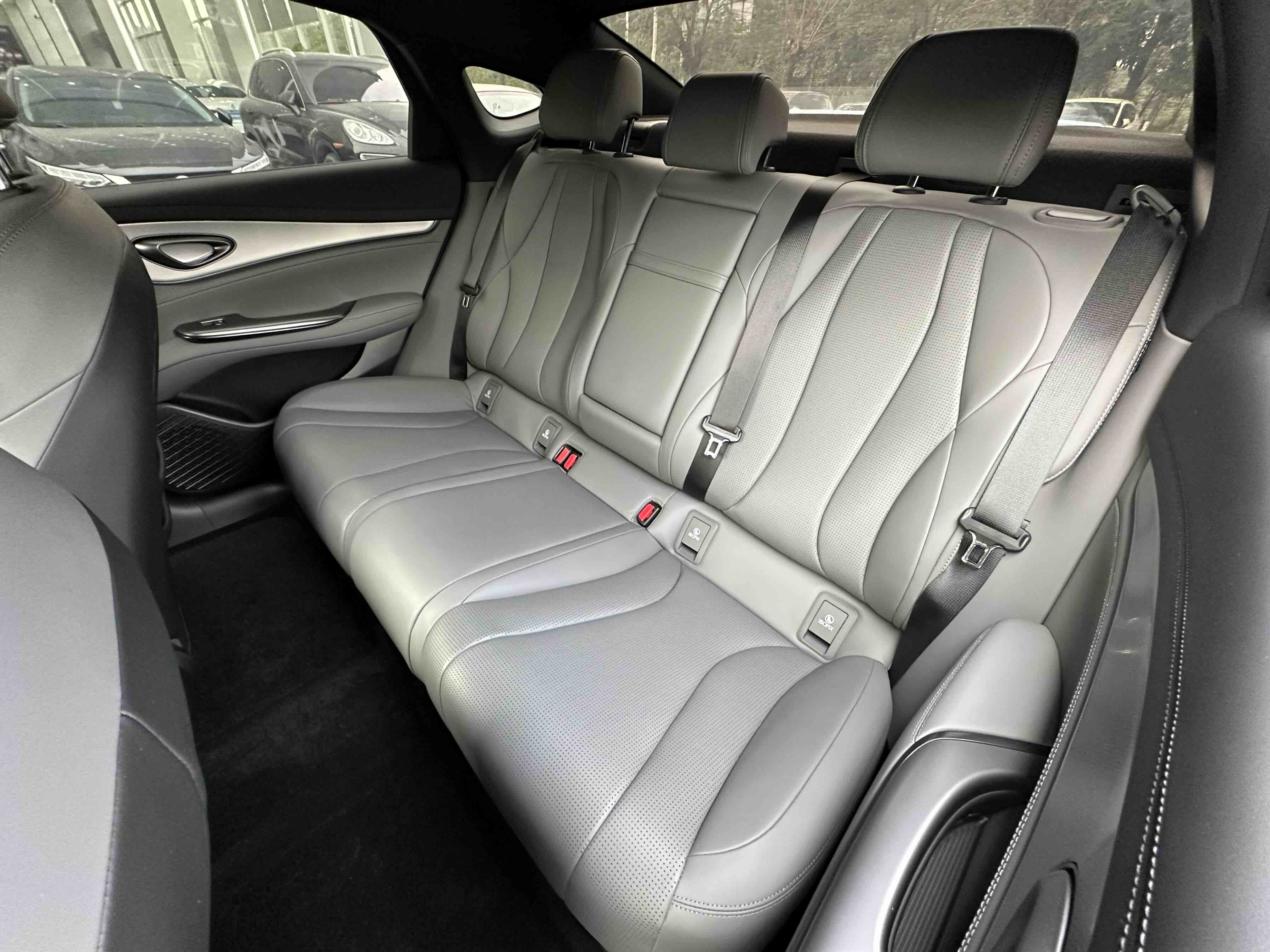 BYD Seal 07 DM-i 2025 immagine di auto #10