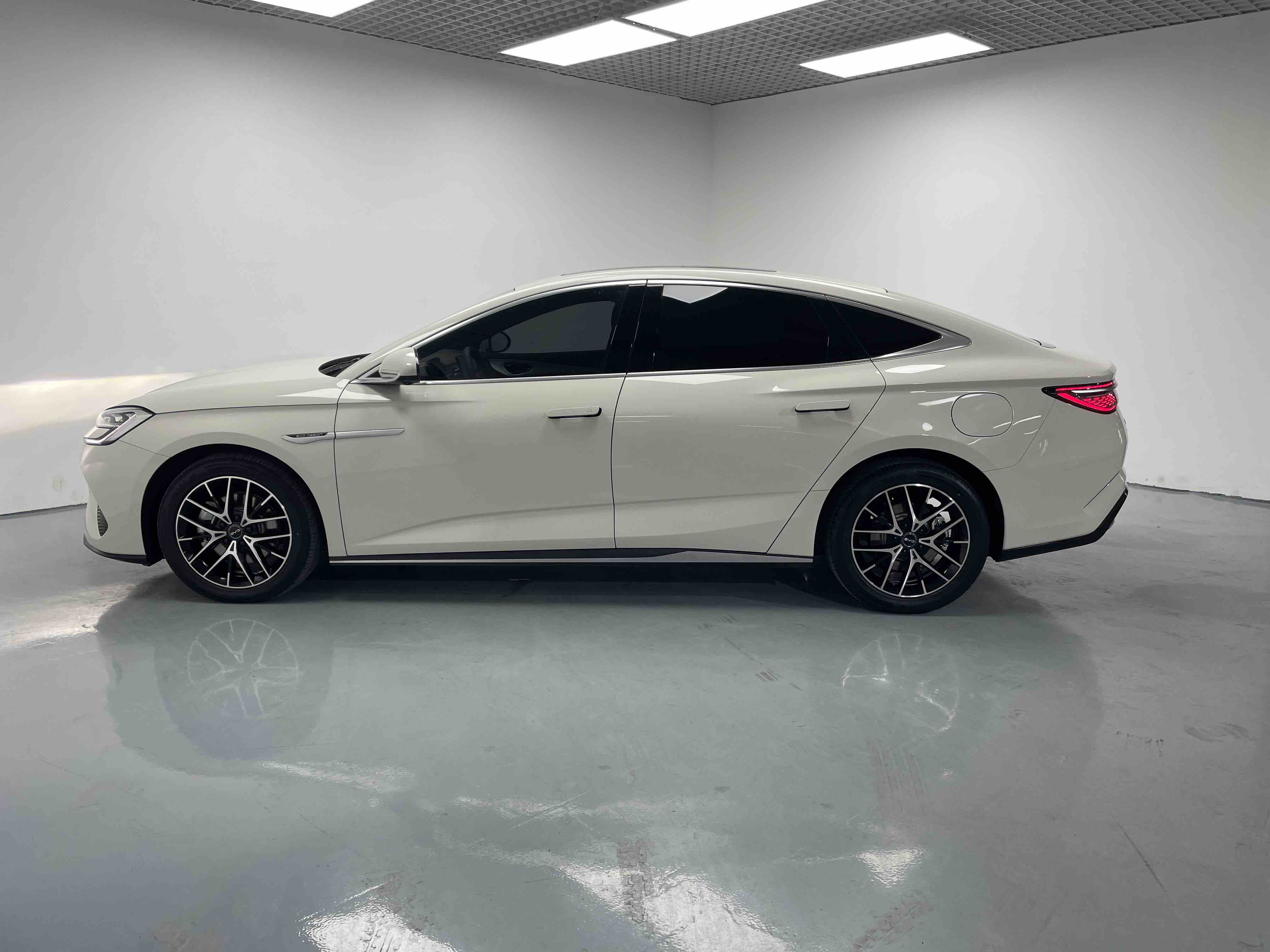 BYD Seal 07 DM-i 2024 صورة سيارة #10