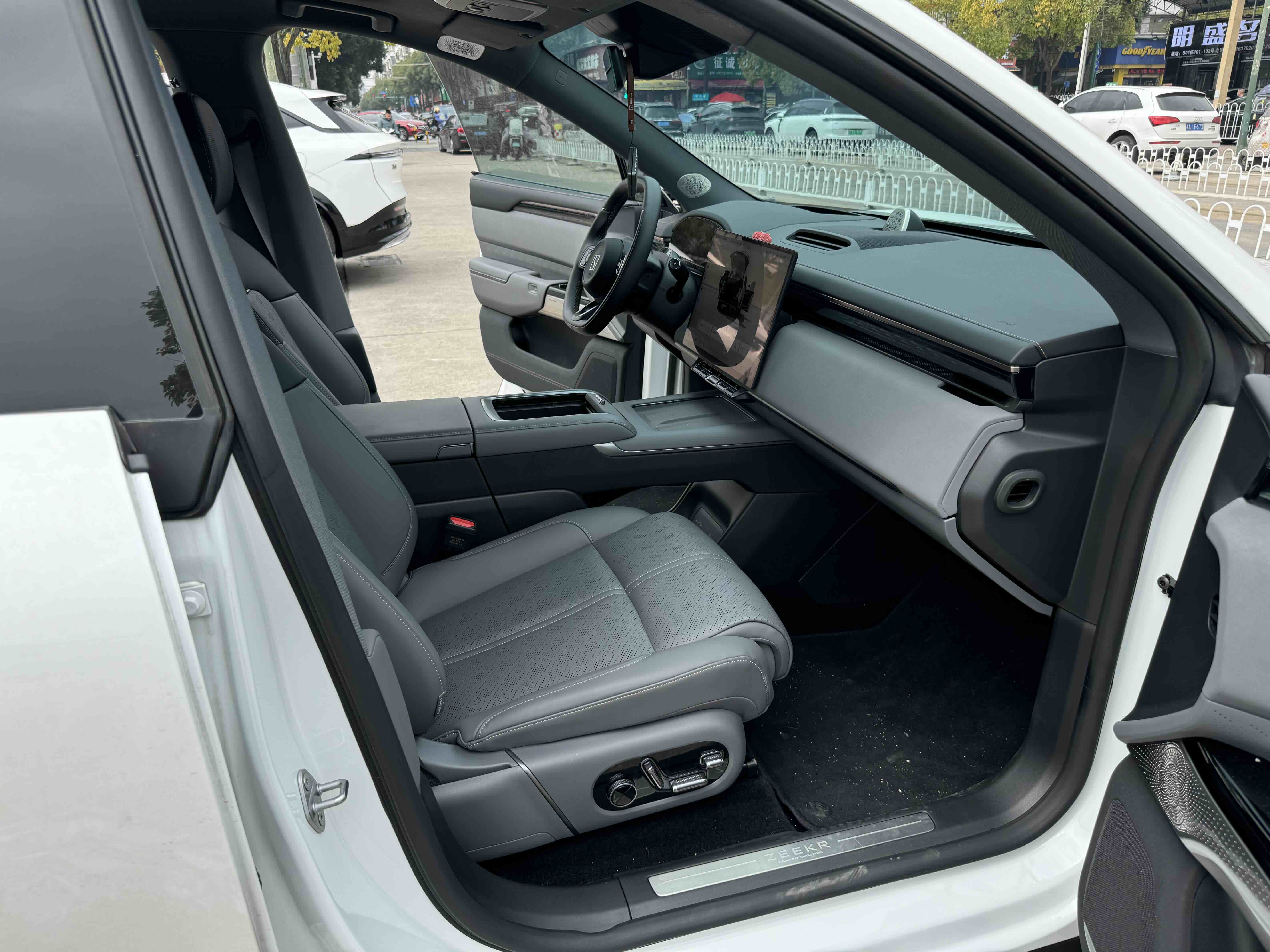 极氪 极氪007 2025 汽车图片 #10