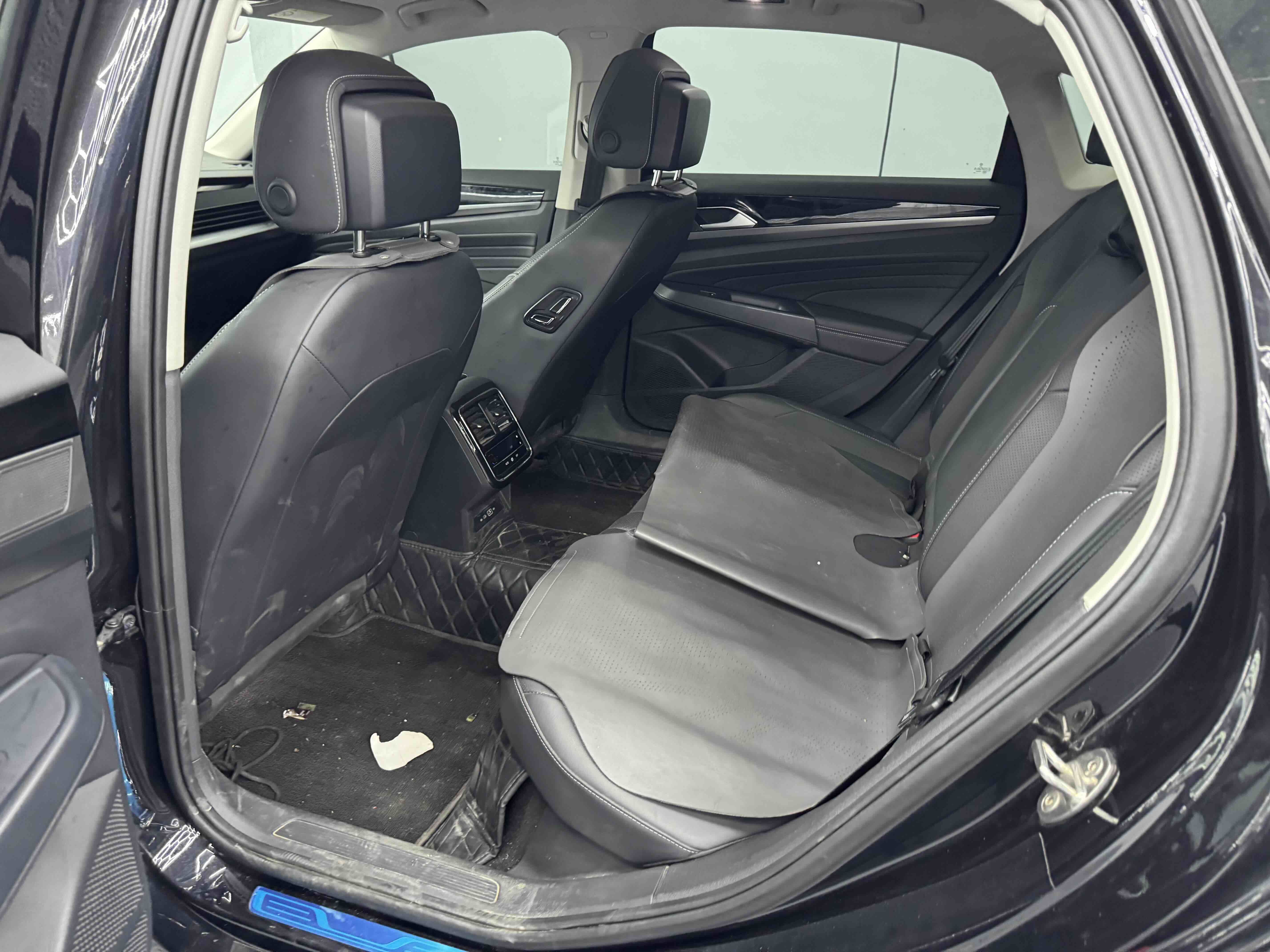 Volkswagen Passat 2025 صورة سيارة #10