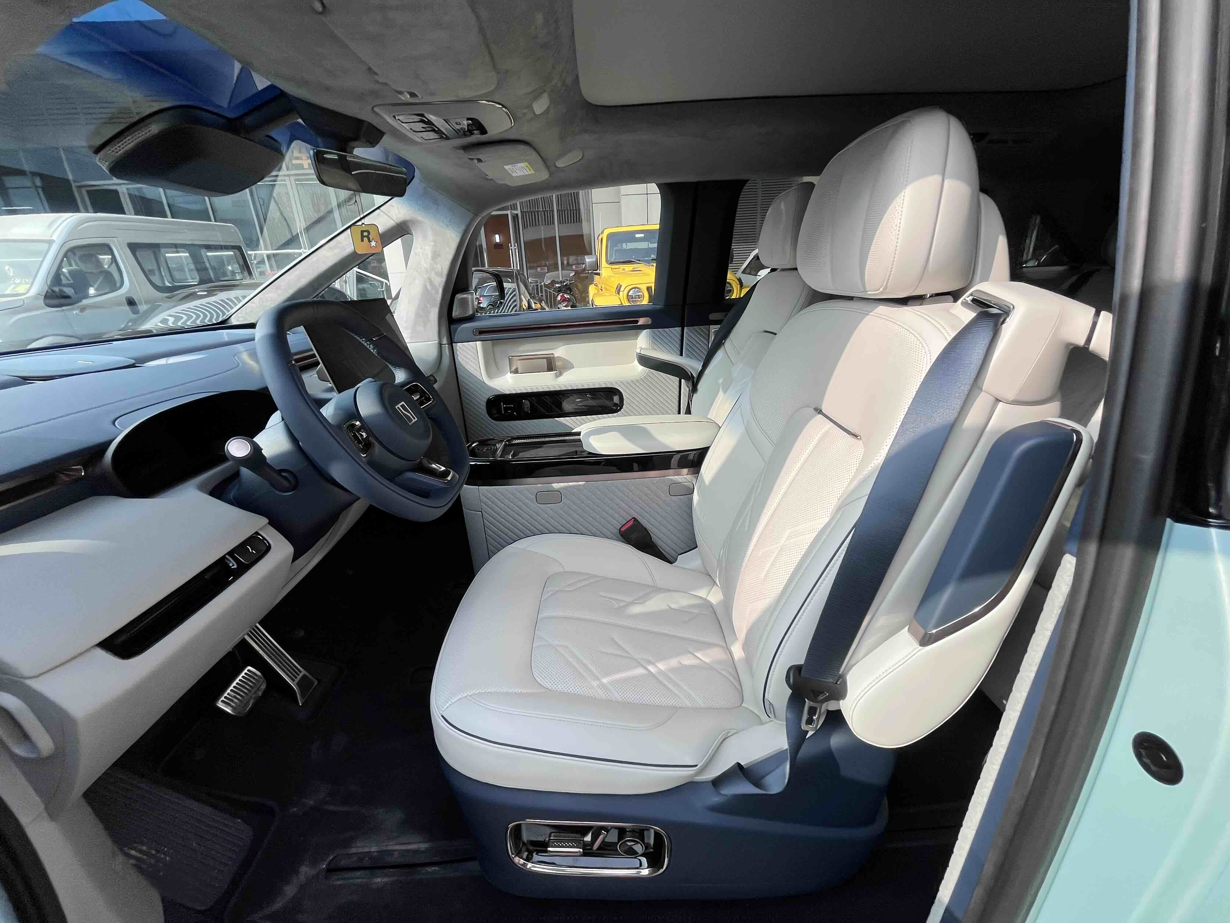 极氪 极氪MIX 2024 汽车图片 #10