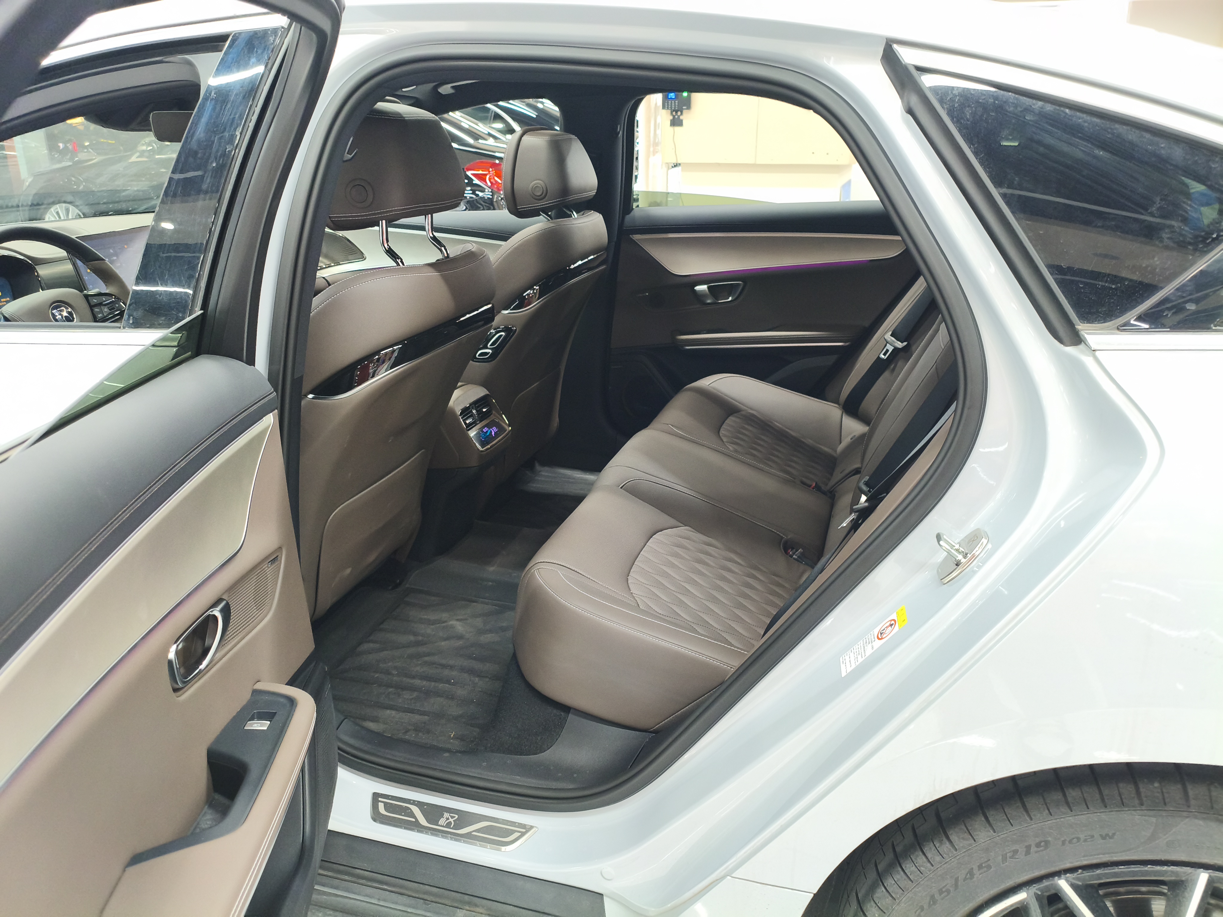 BYD Han 2024 car image #10