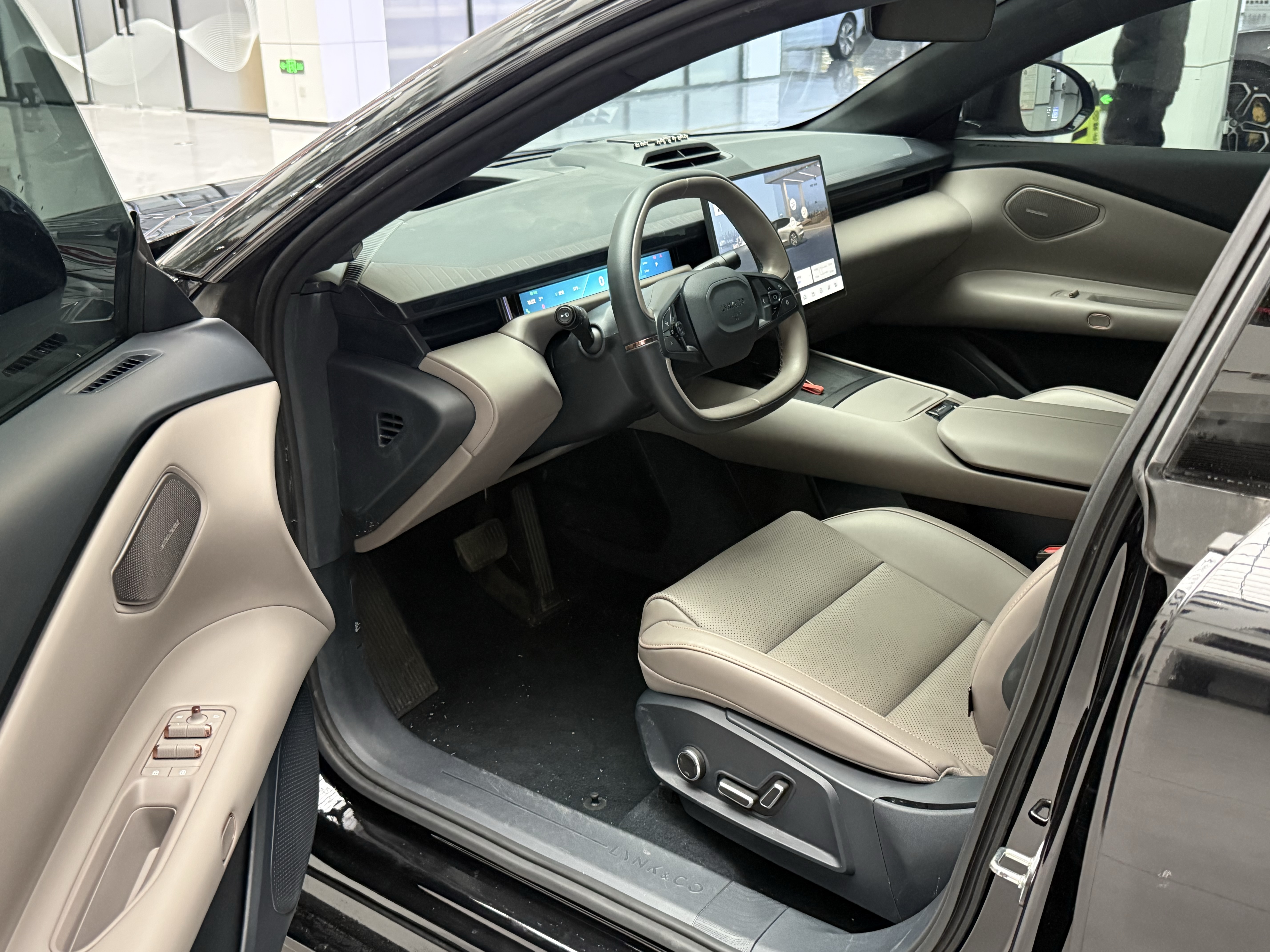 Lynk & Co 2024 #10 Lynk & Co 2024 car image #10