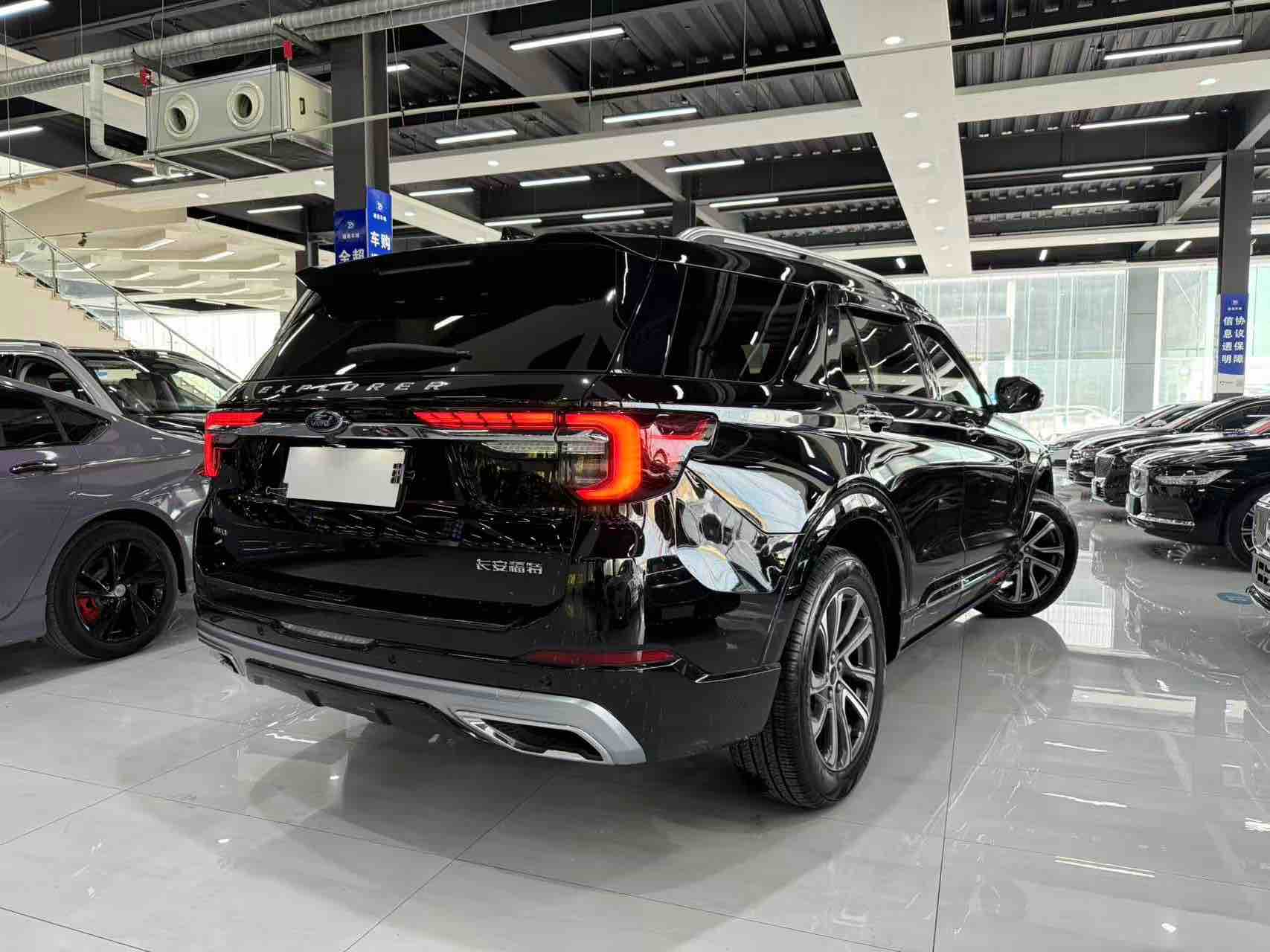 Ford Explorer 2025 immagine di auto #10