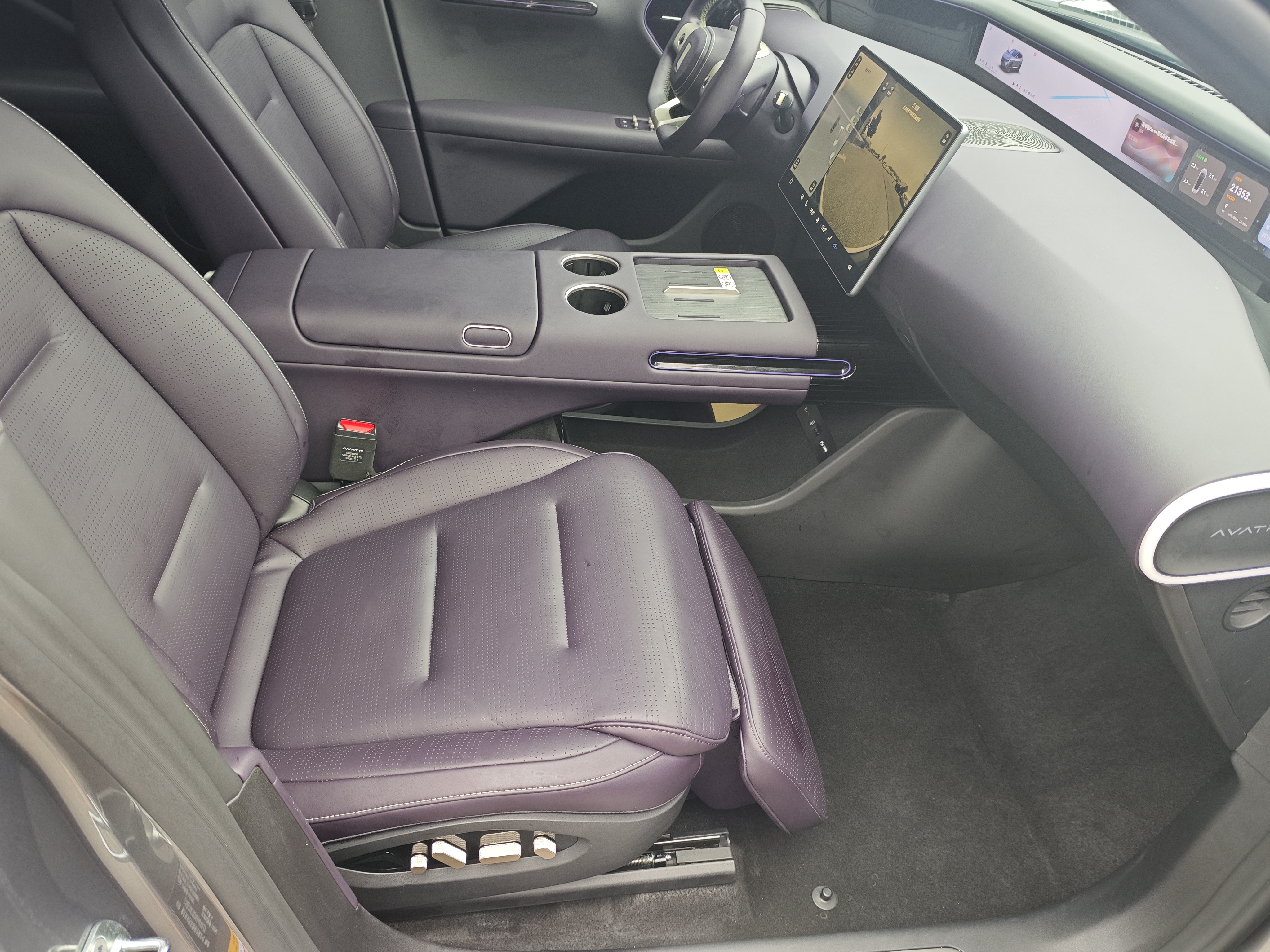 Avatr 07 2024 car image #10