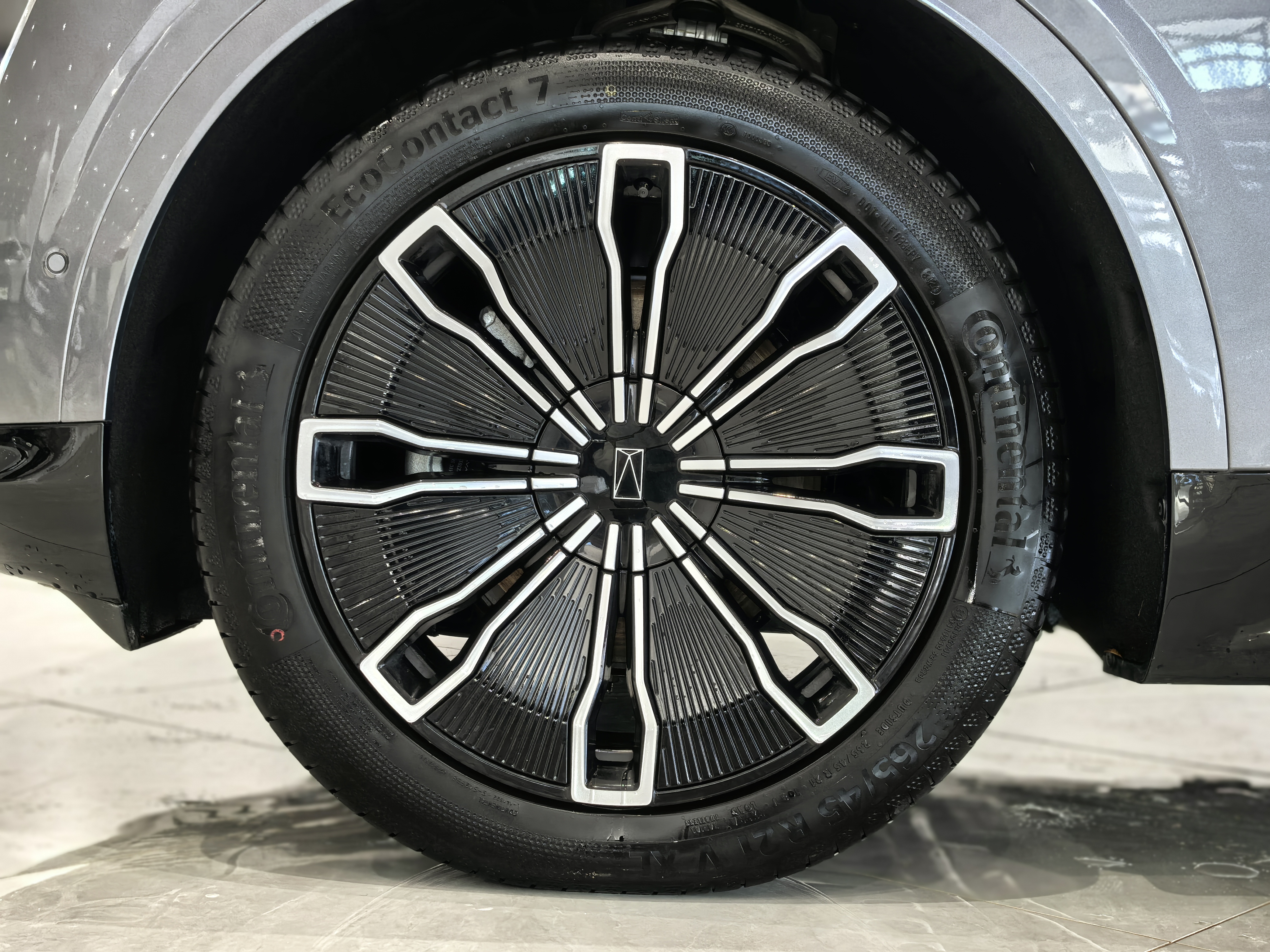 Avatr 07 2024 car image #10