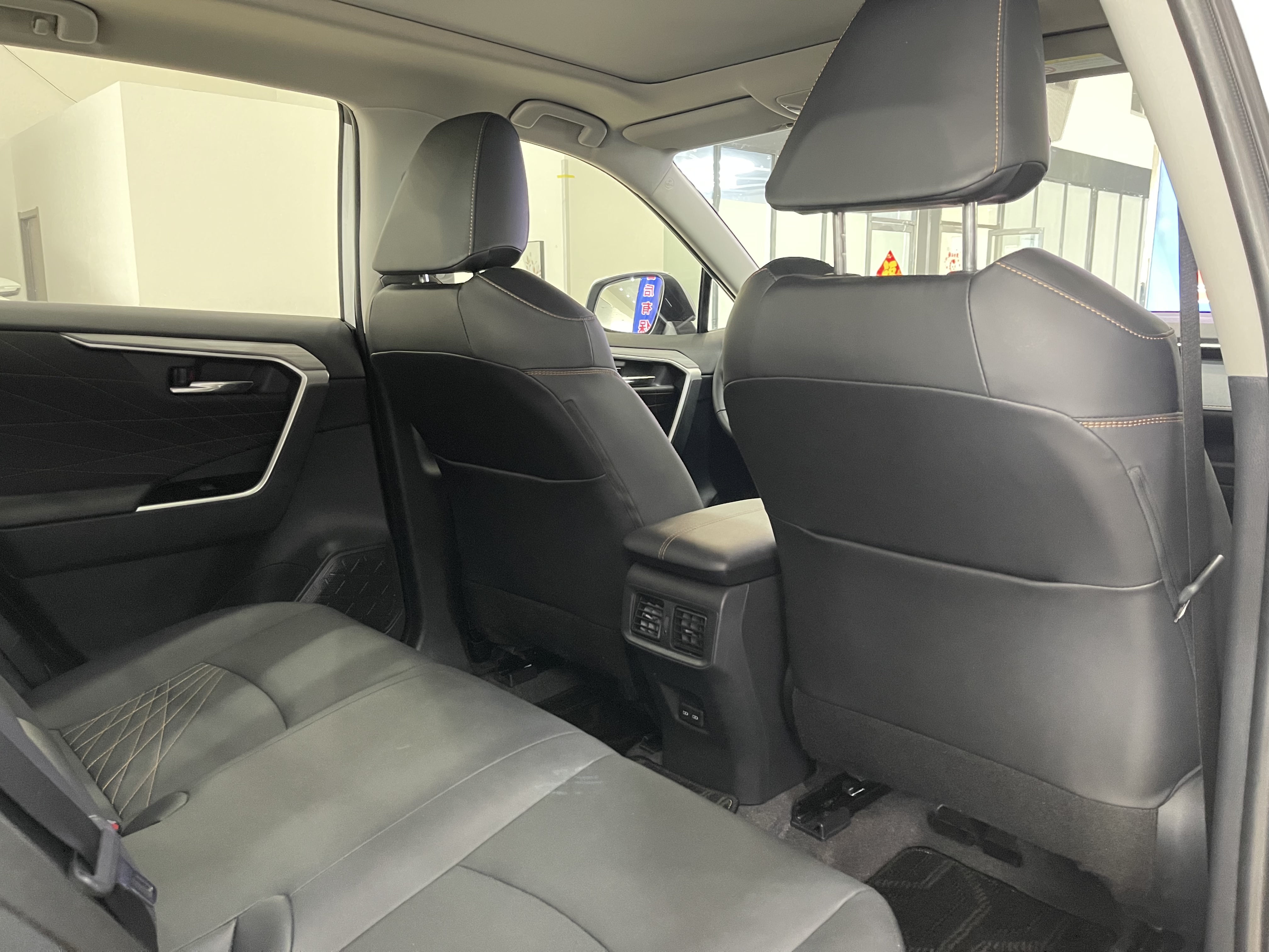 Toyota RAV4 2025 car image #10