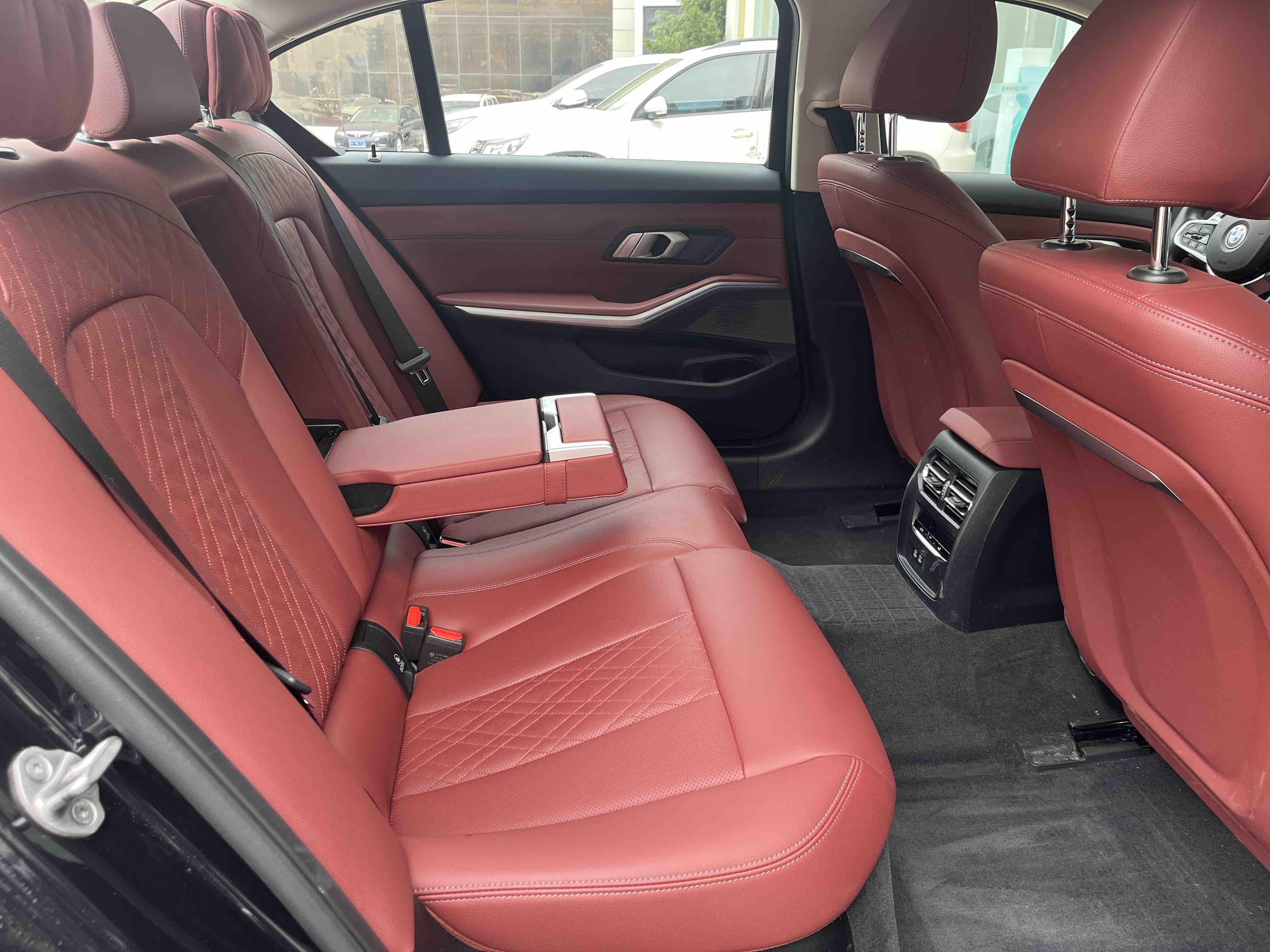 BMW i3 2024 car image #10