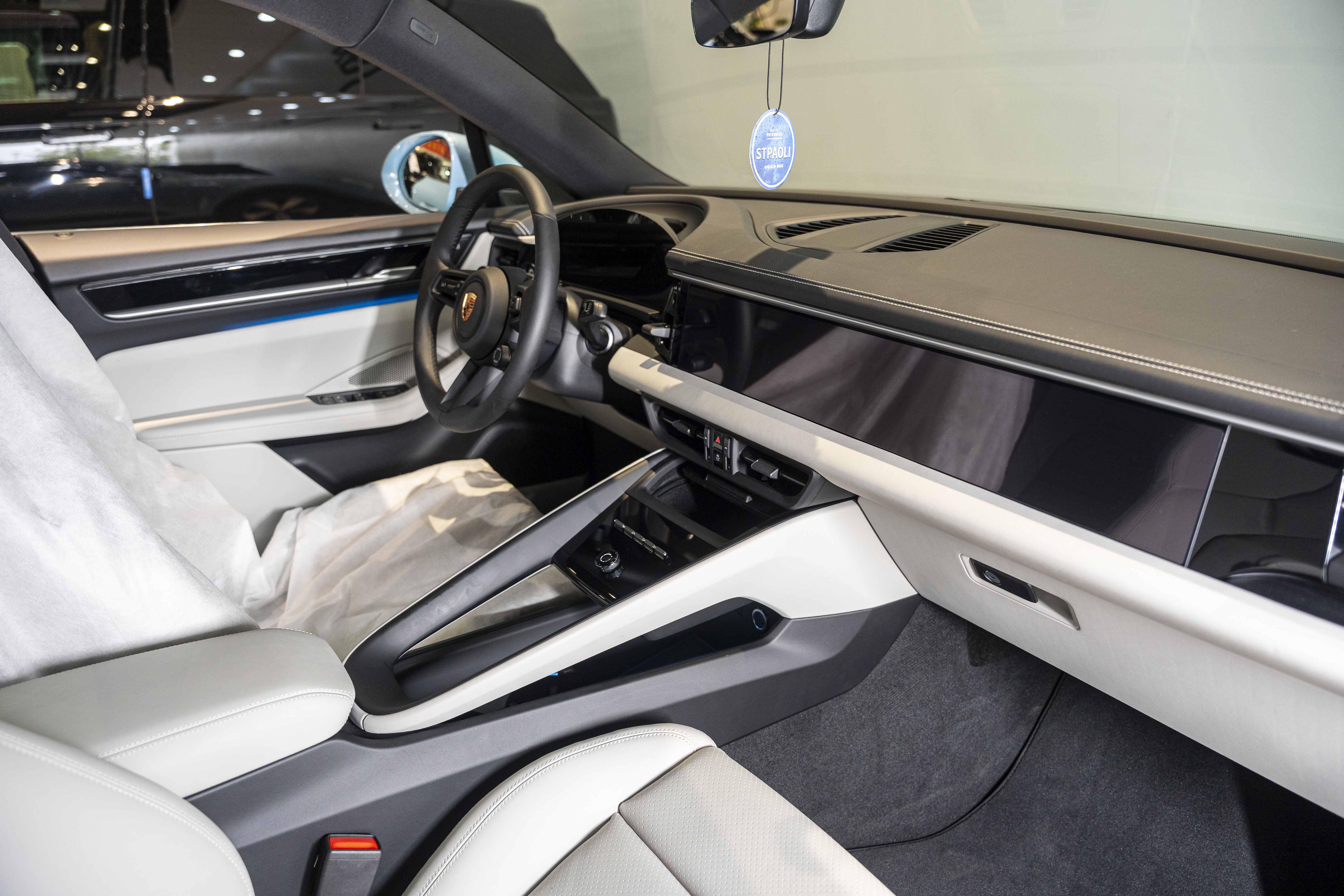Venza 2025 car image #10