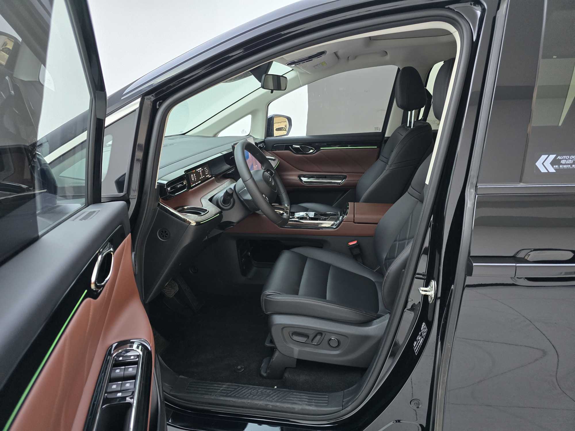 GAC Trumpchi E8 New Energy 2025 #10 GAC Trumpchi E8 New Energy 2025 car image #10