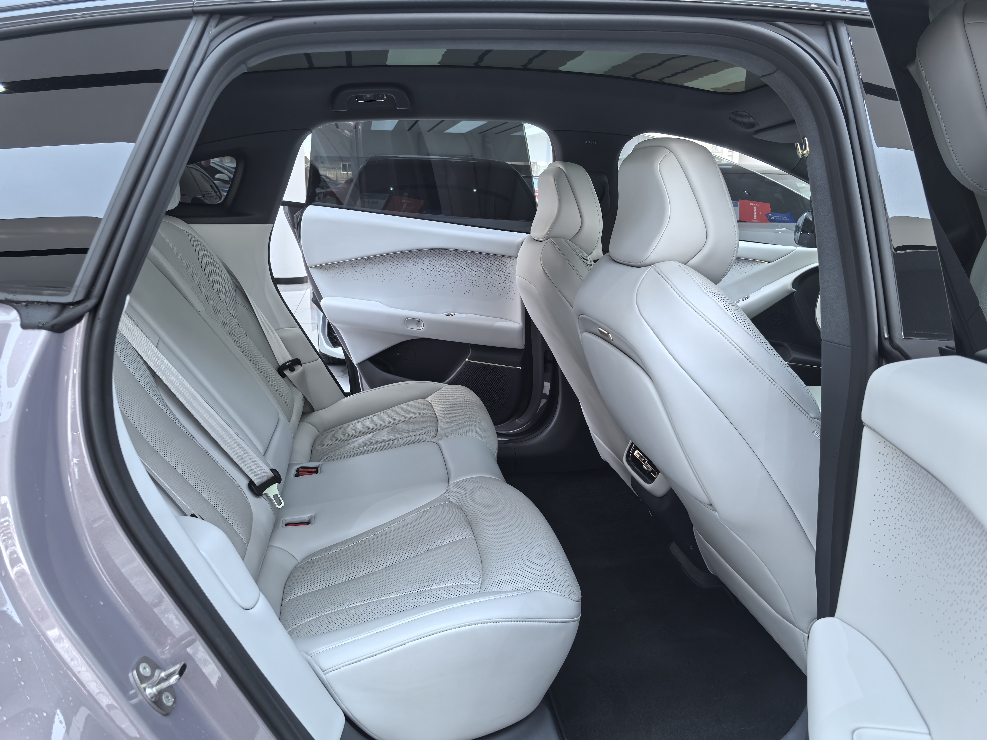 Xpeng P7+ 2025 car image #10