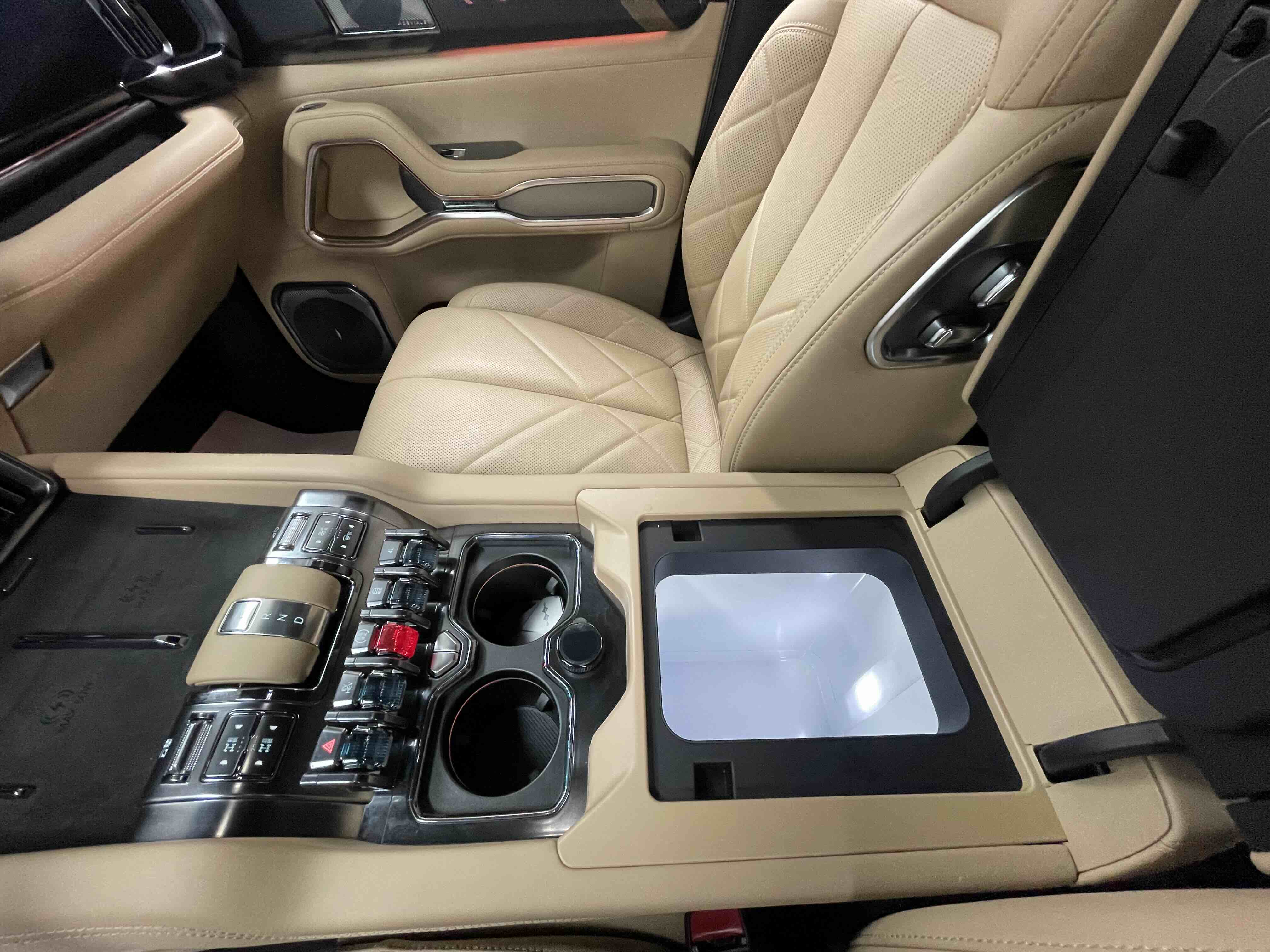 FangChengBao Leopard 8 2025 car image #10