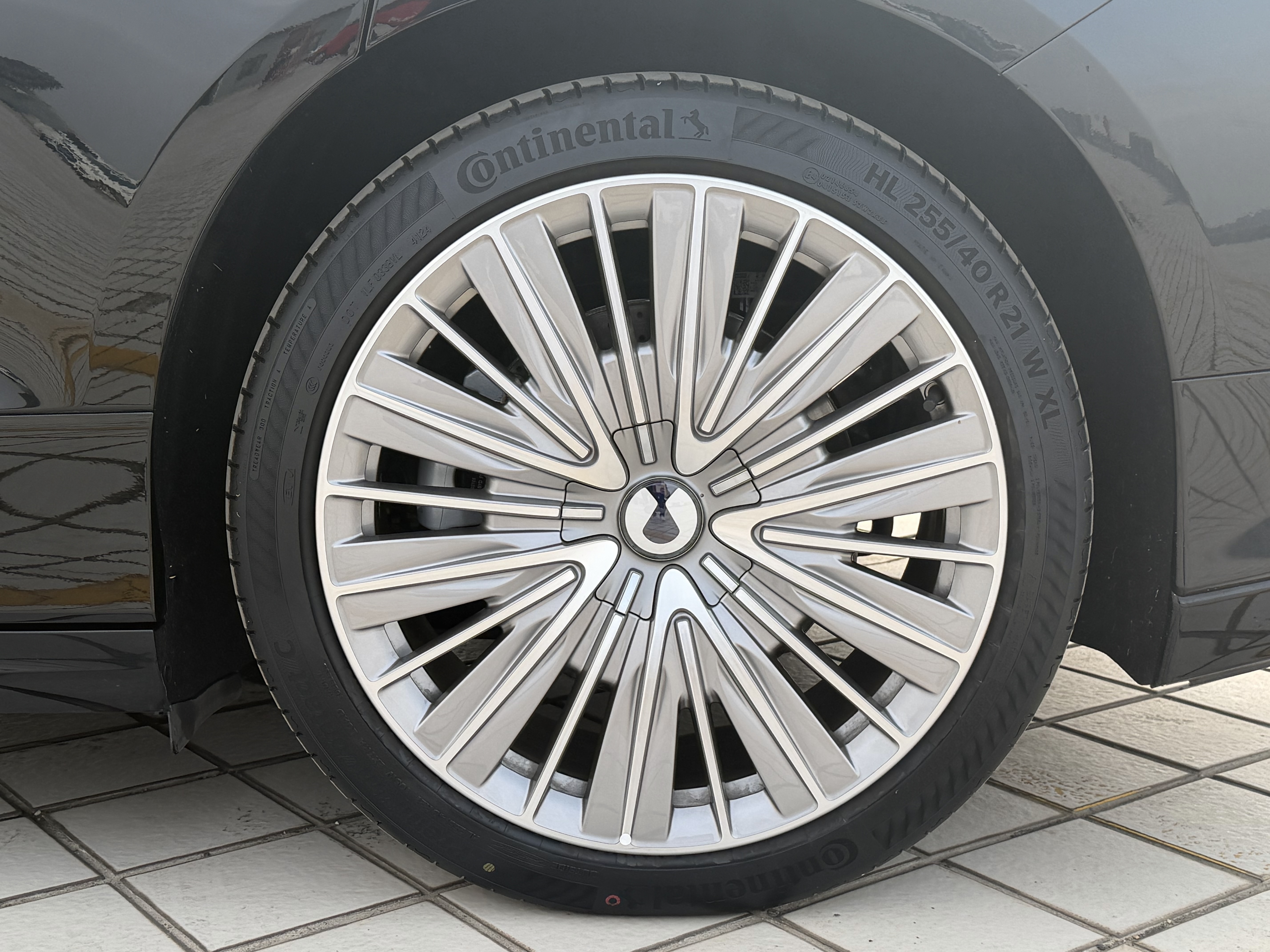 Denza Z9 2024 car image #10