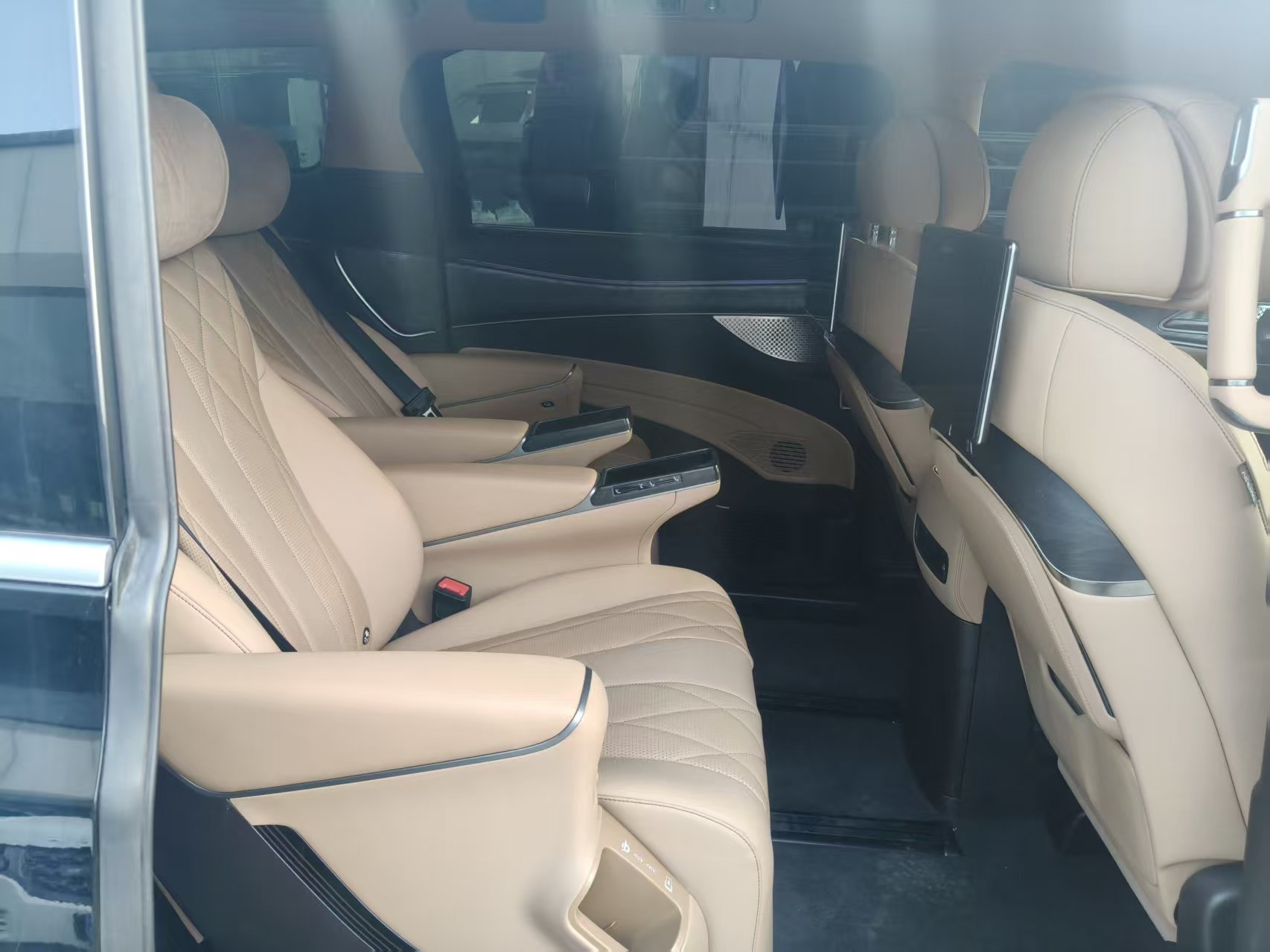 Denza D9 2025 #10 Denza D9 2025 car image #10