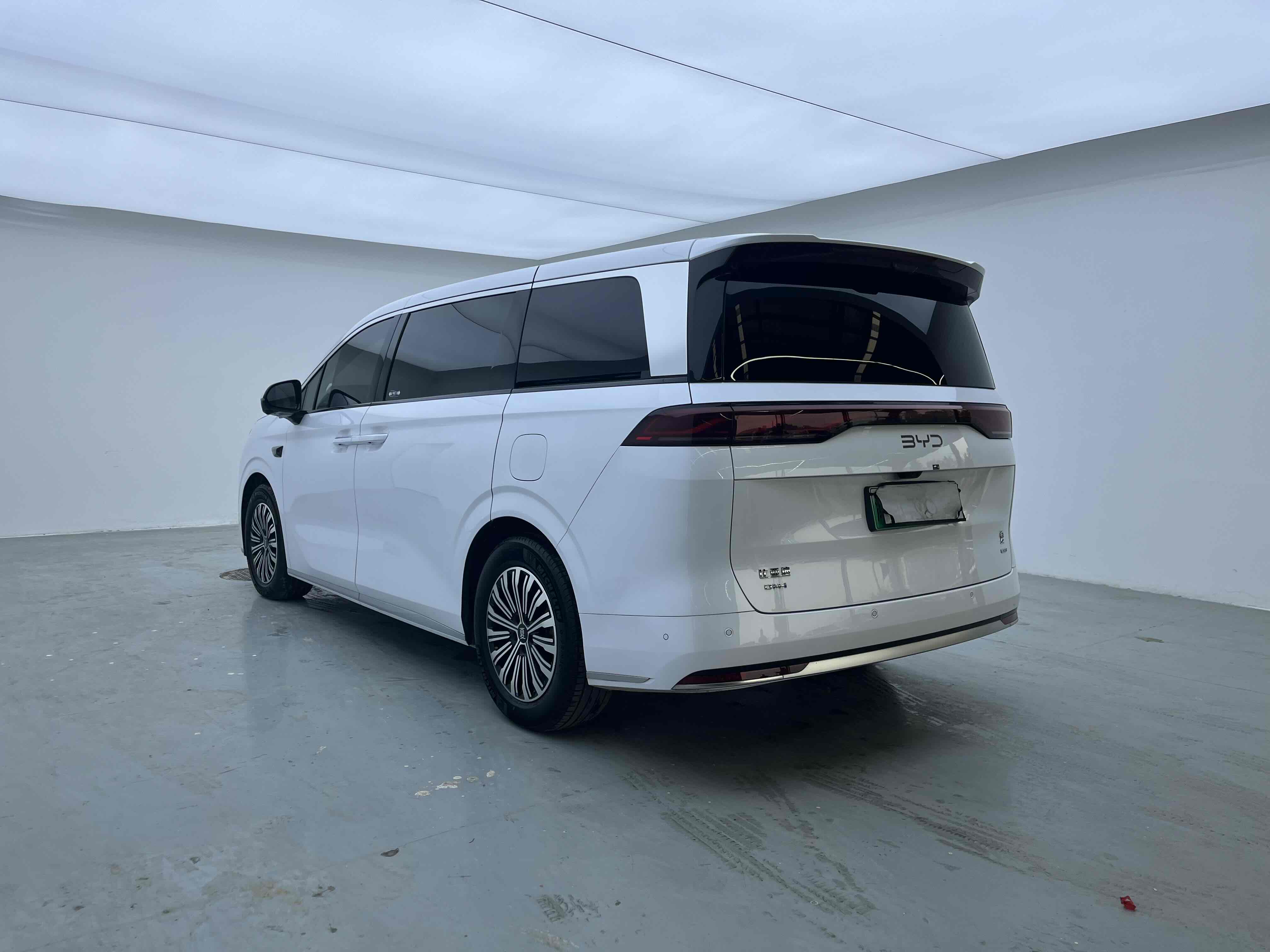 BYD Xia 2025 صورة سيارة #10