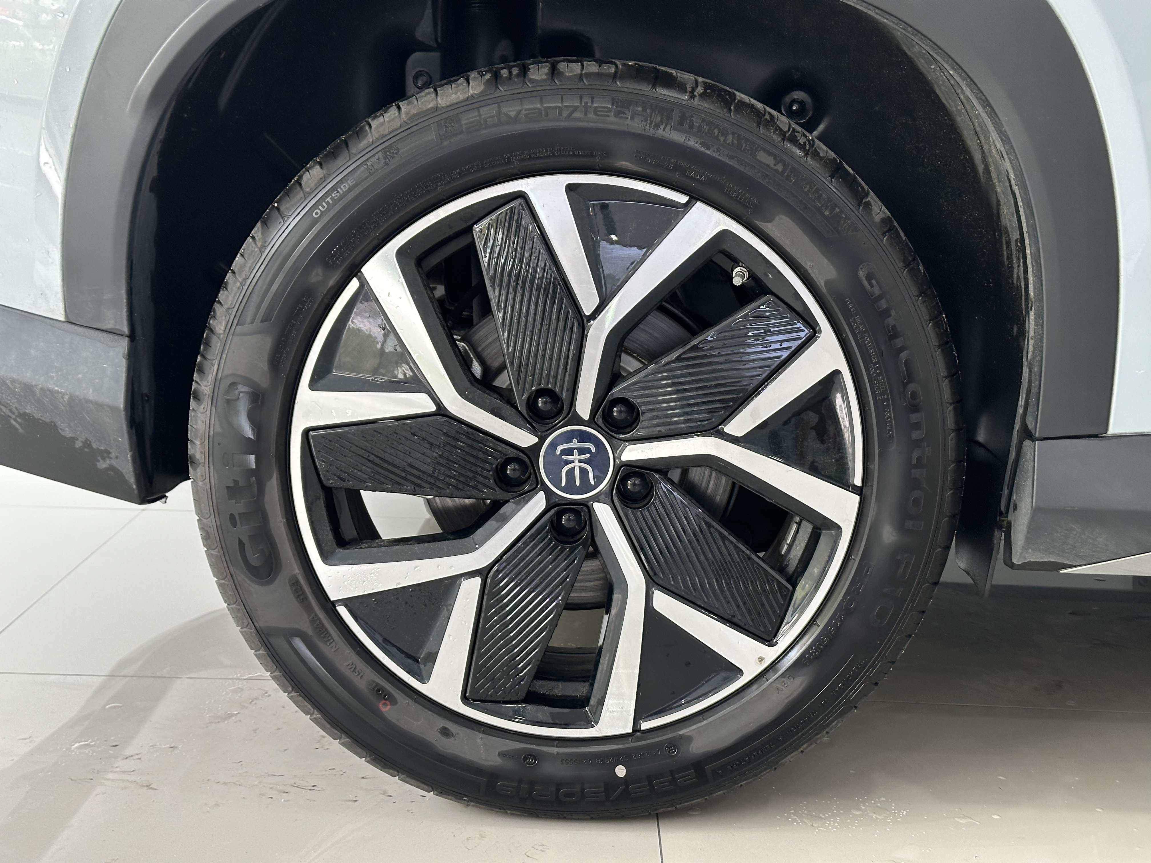 BYD SongL DM-i 2025 #10 BYD SongL DM-i 2025 car image #10