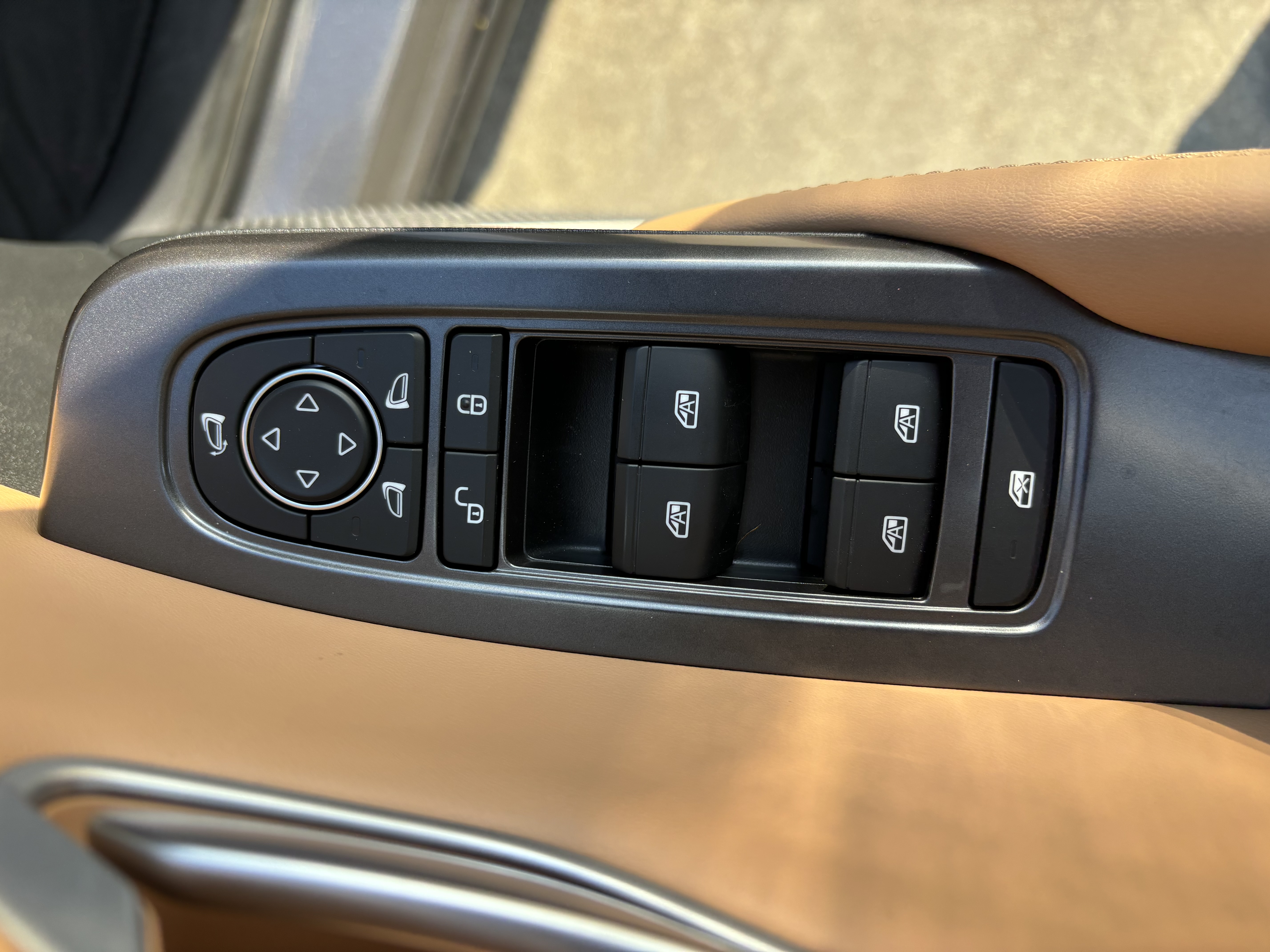 BYD SongL DM-i 2025 car image #10