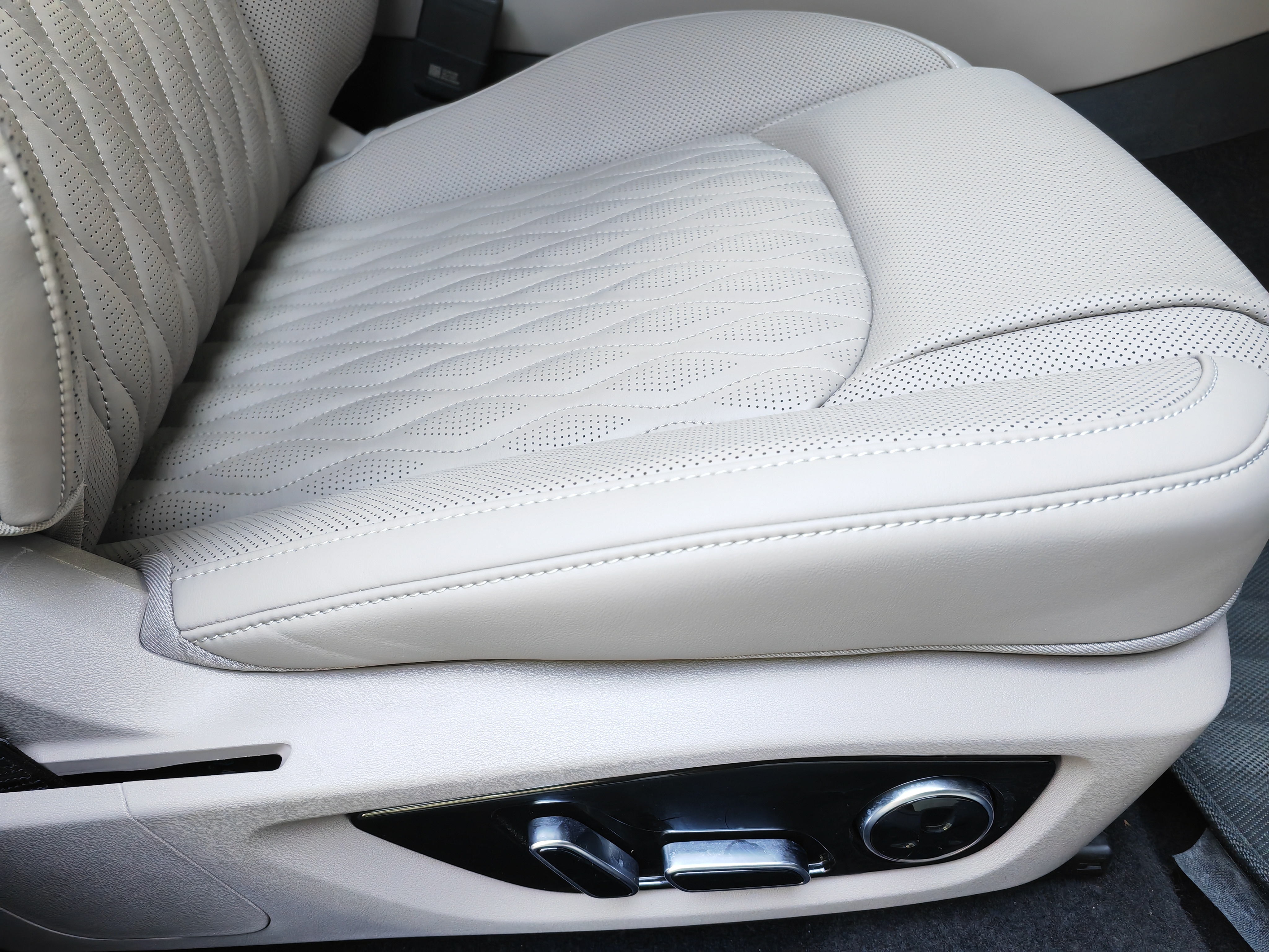 BYD Han 2025 #10 BYD Han 2025 car image #10