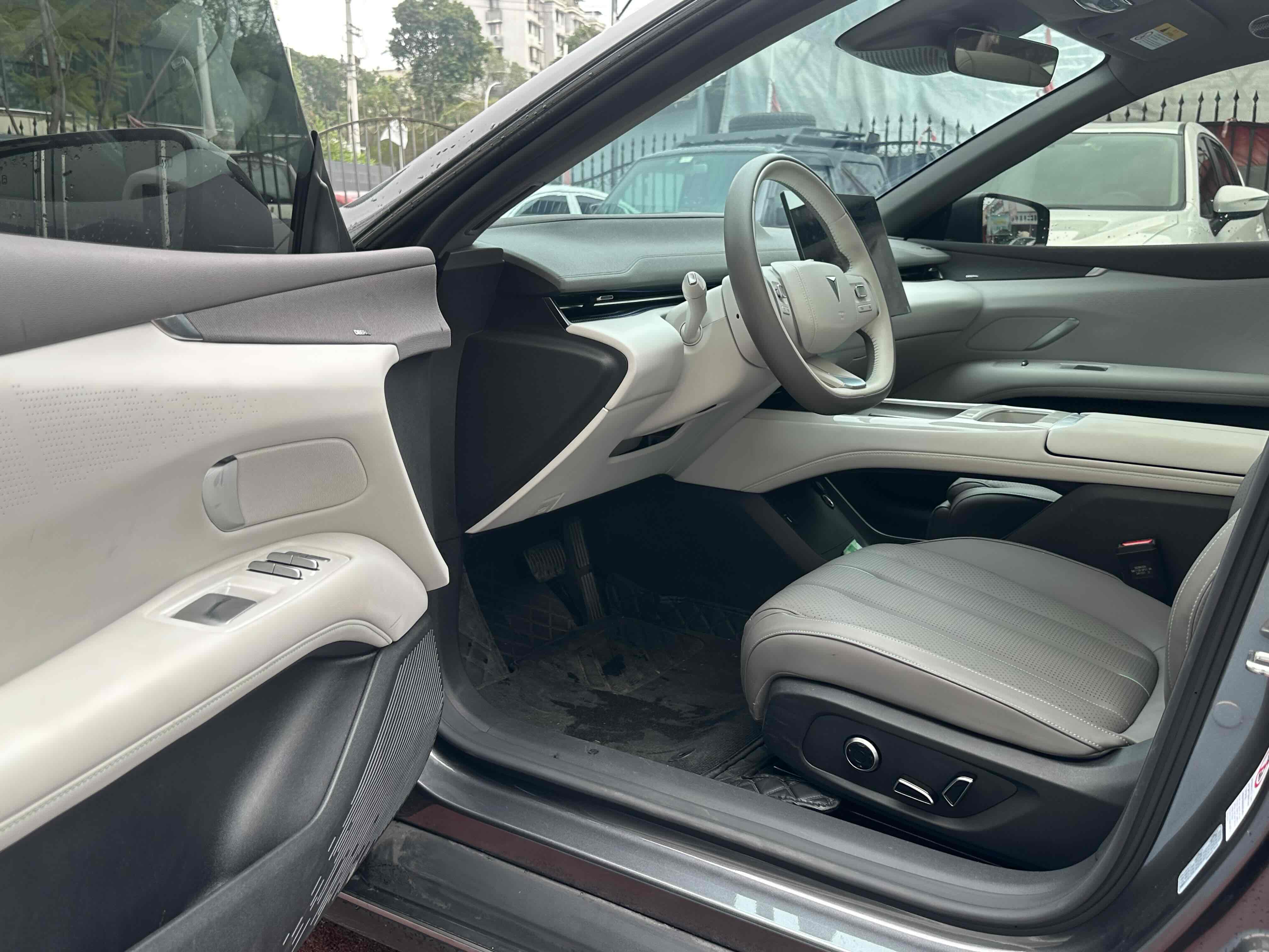 Deepal L07 2025 car image #10