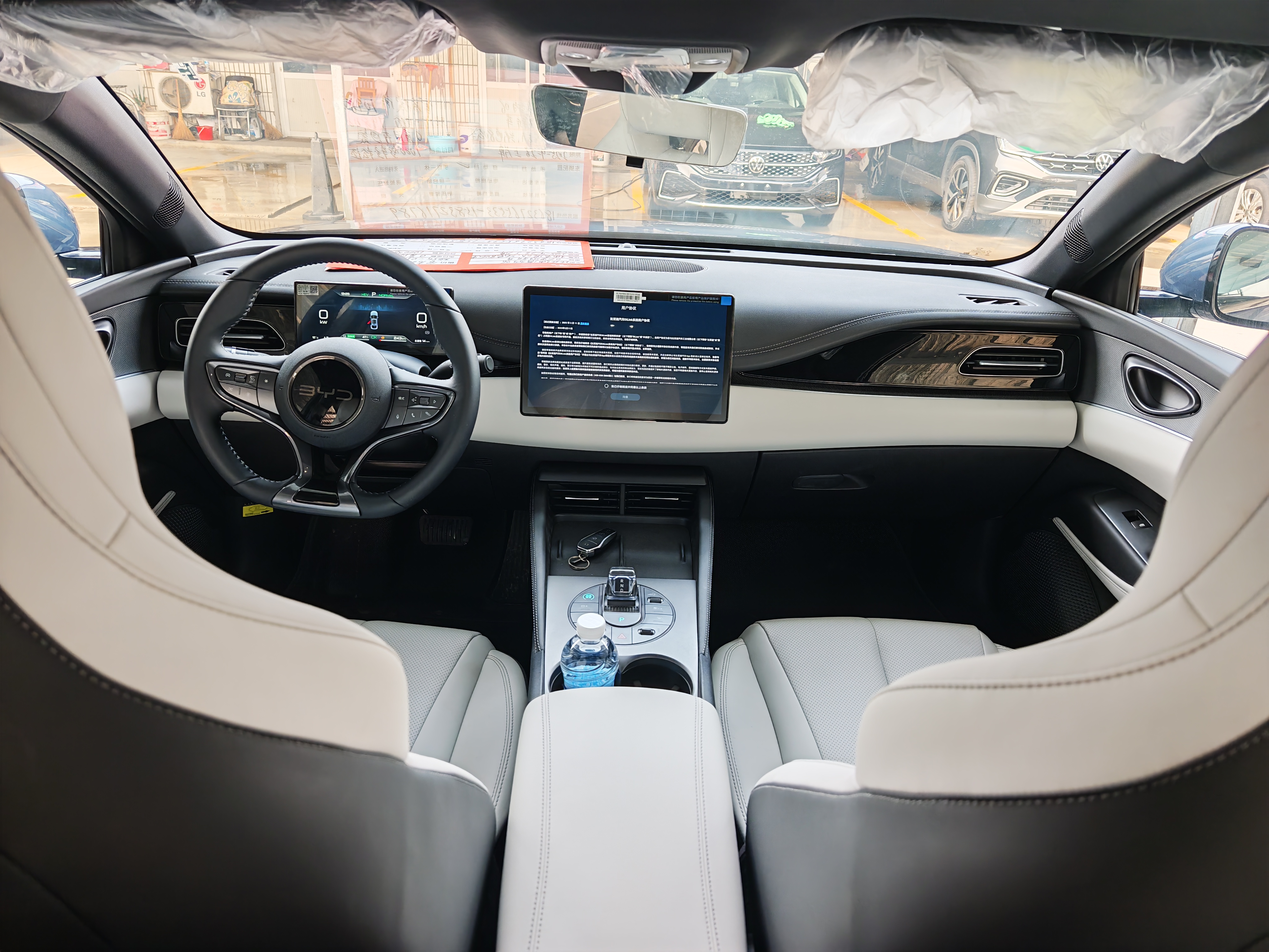 BYD Seal 06 DM-i 2025 immagine di auto #10