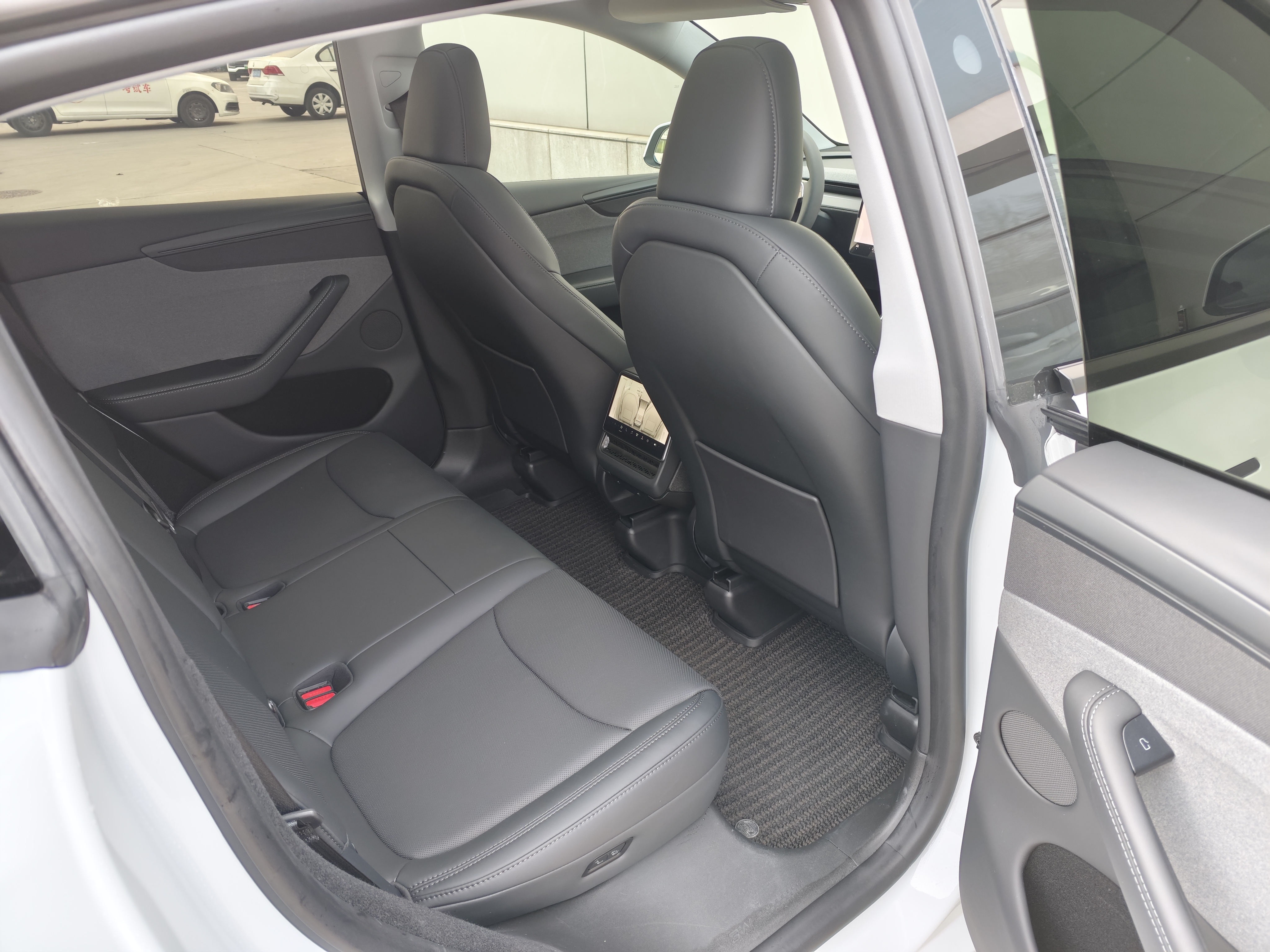 Tesla Model Y 2025 #10 Tesla Model Y 2025 car image #10