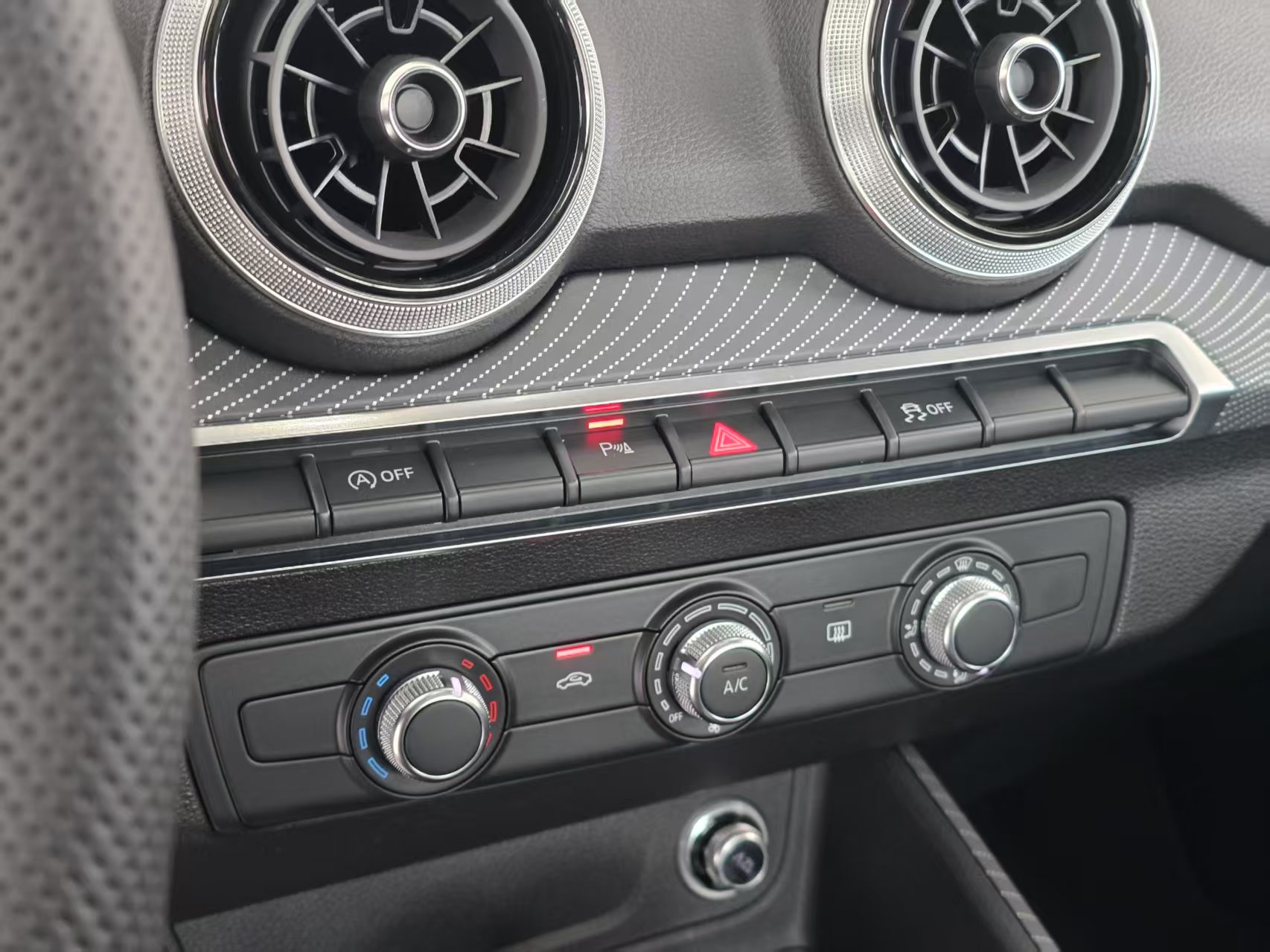 Audi Q2L 2025 car image #10