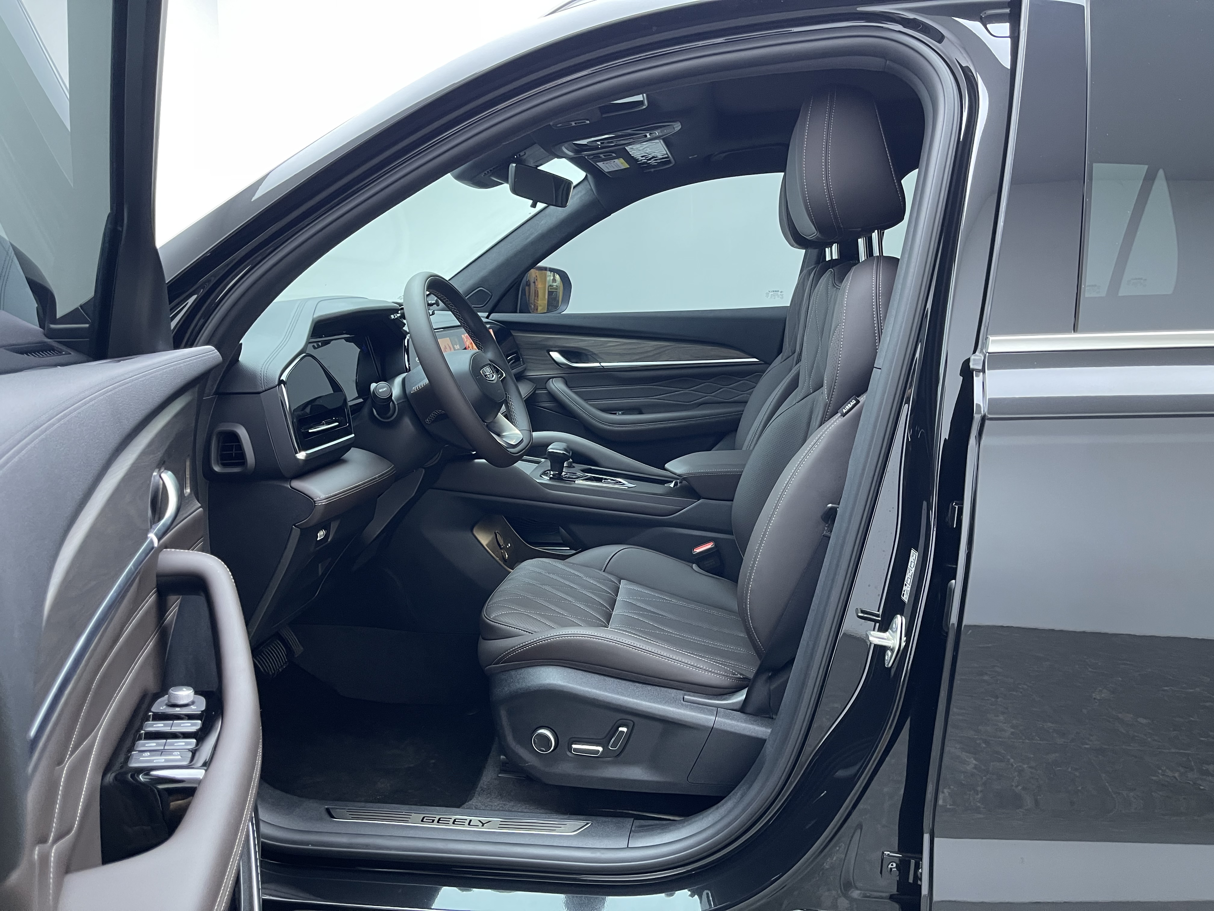 GEELY Monjaro 2025 car image #10