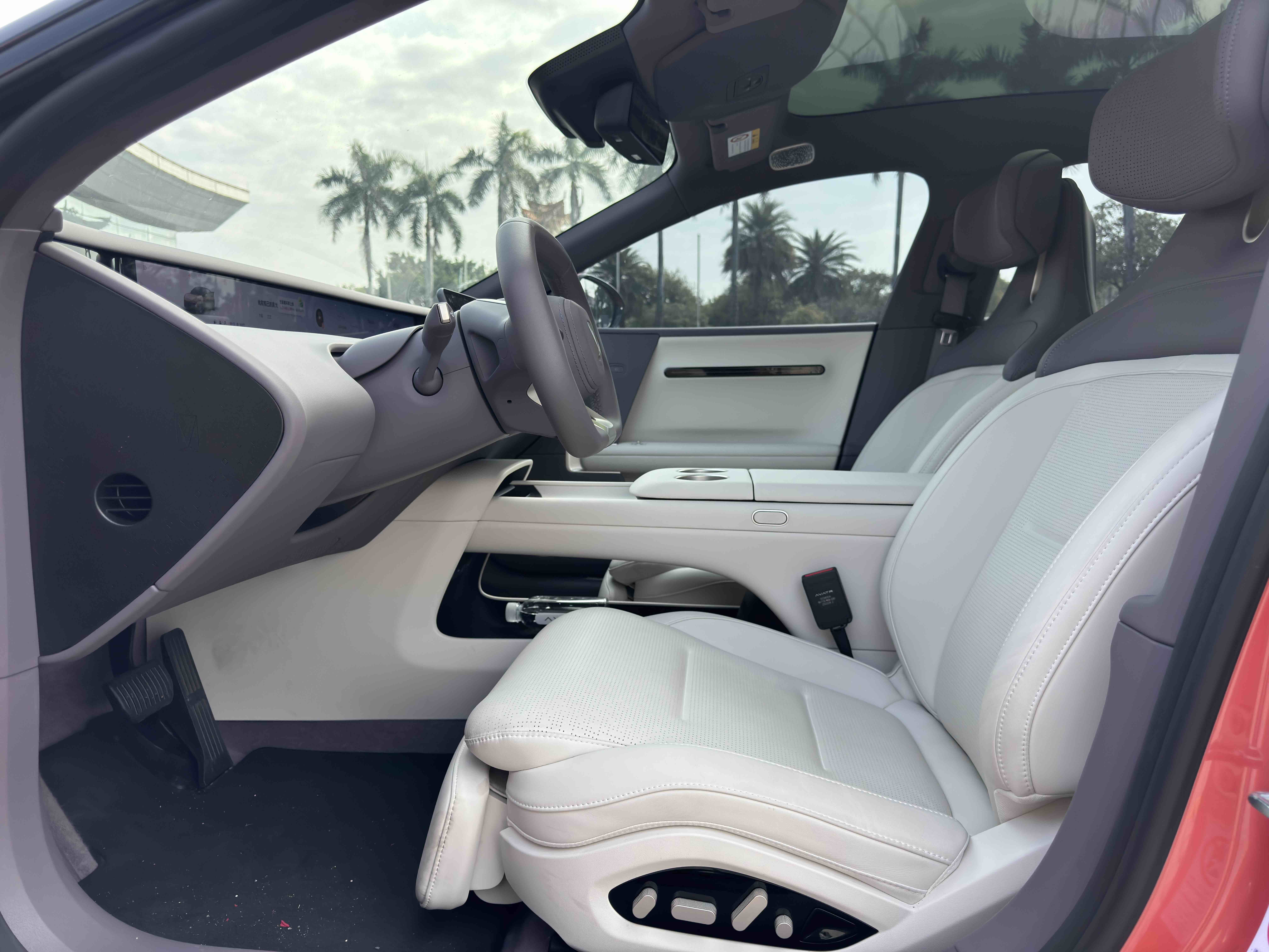 Avatr 06 2025 car image #10