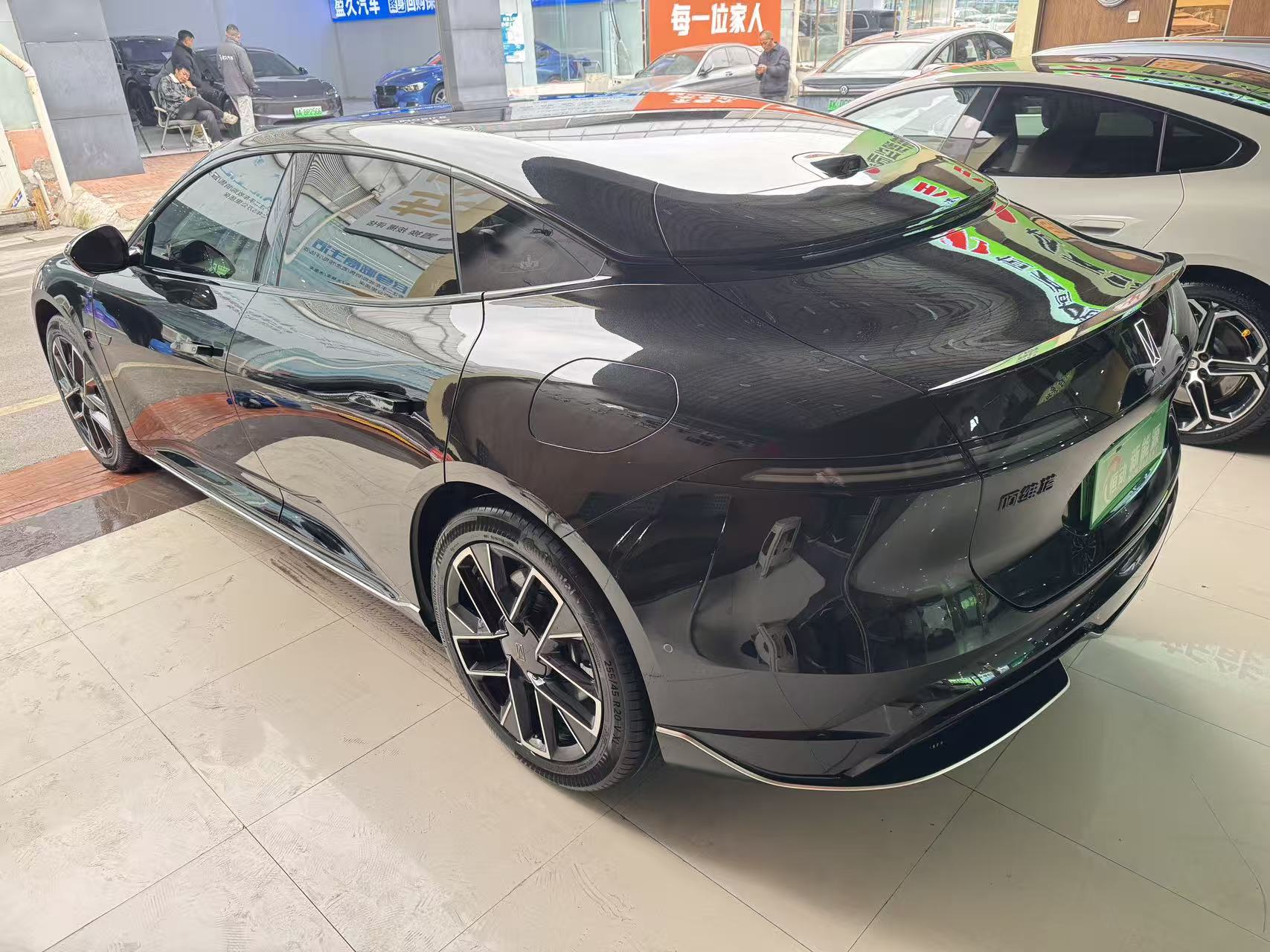 Avatr 06 2025 car image #10