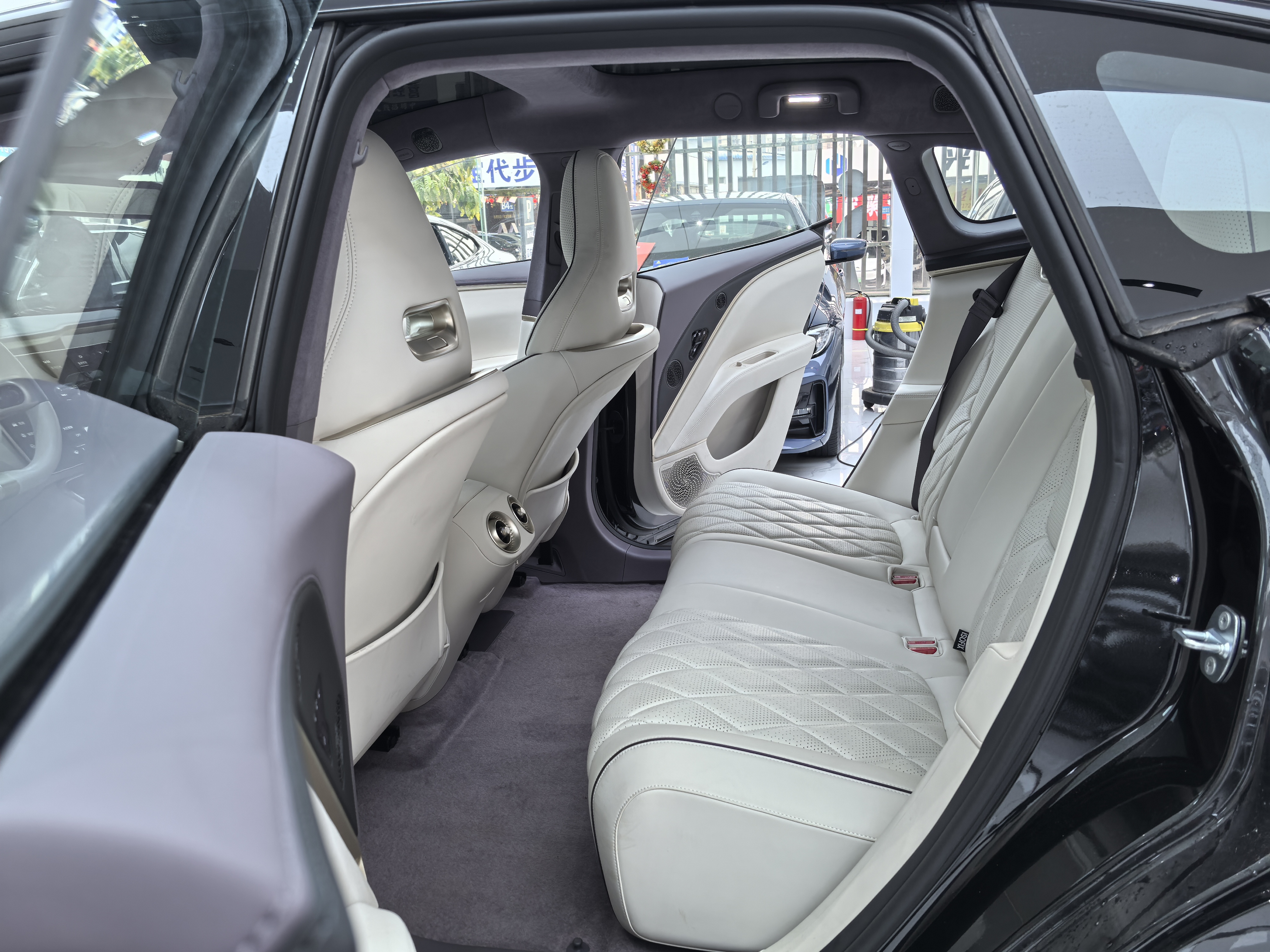 Avatr 11 2025 image de voiture #10