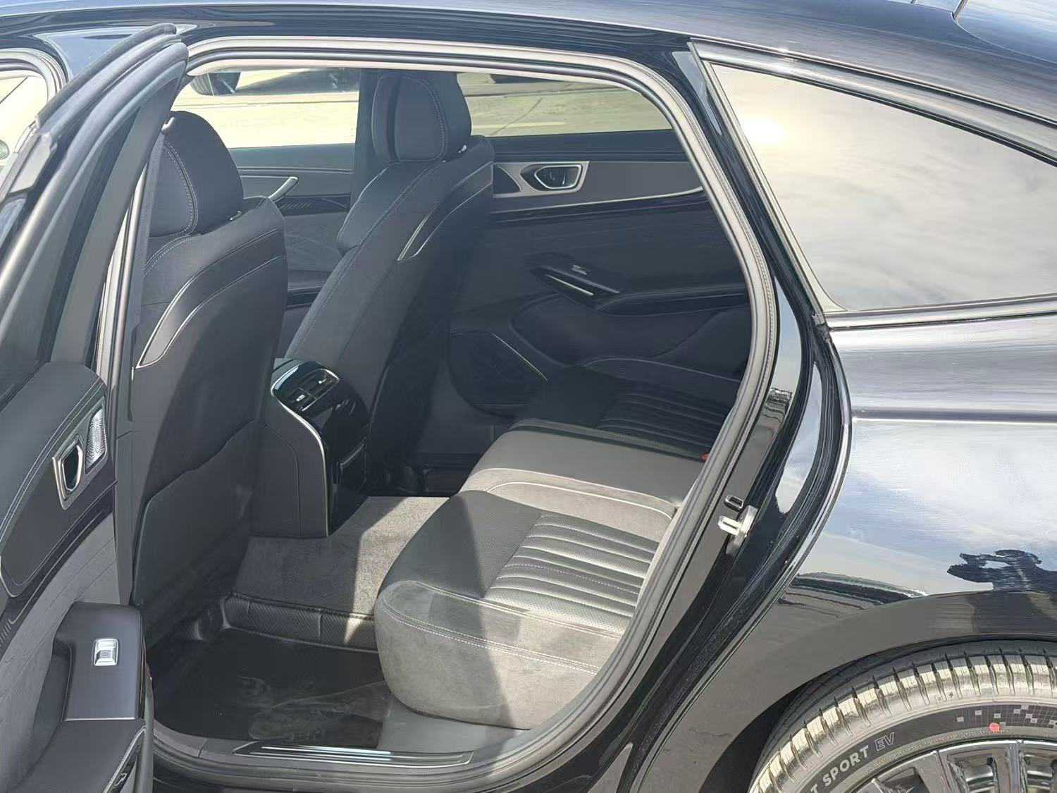 HongQi H9 2026 car image #10