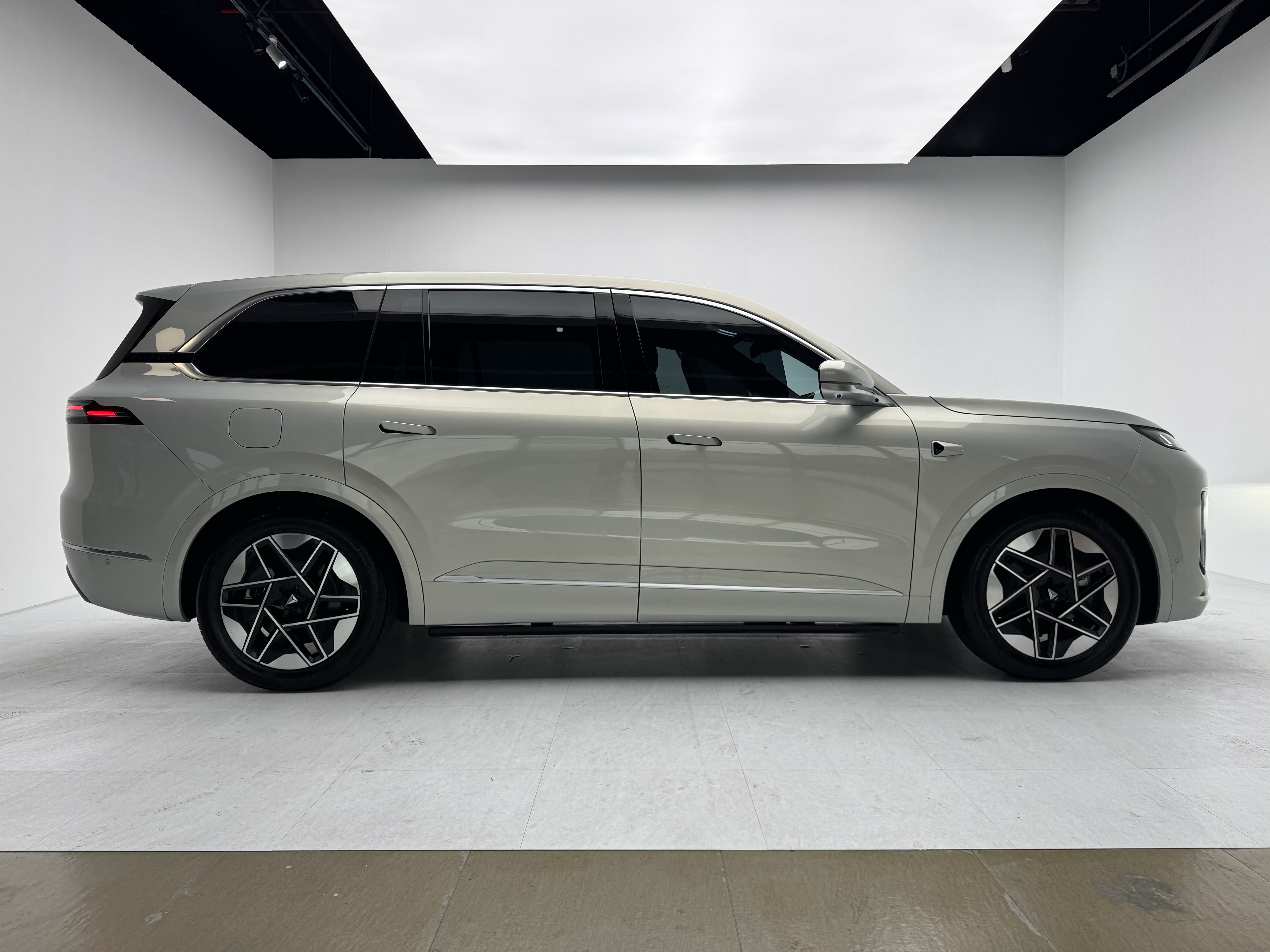 Deepal S09 2025 car image #10