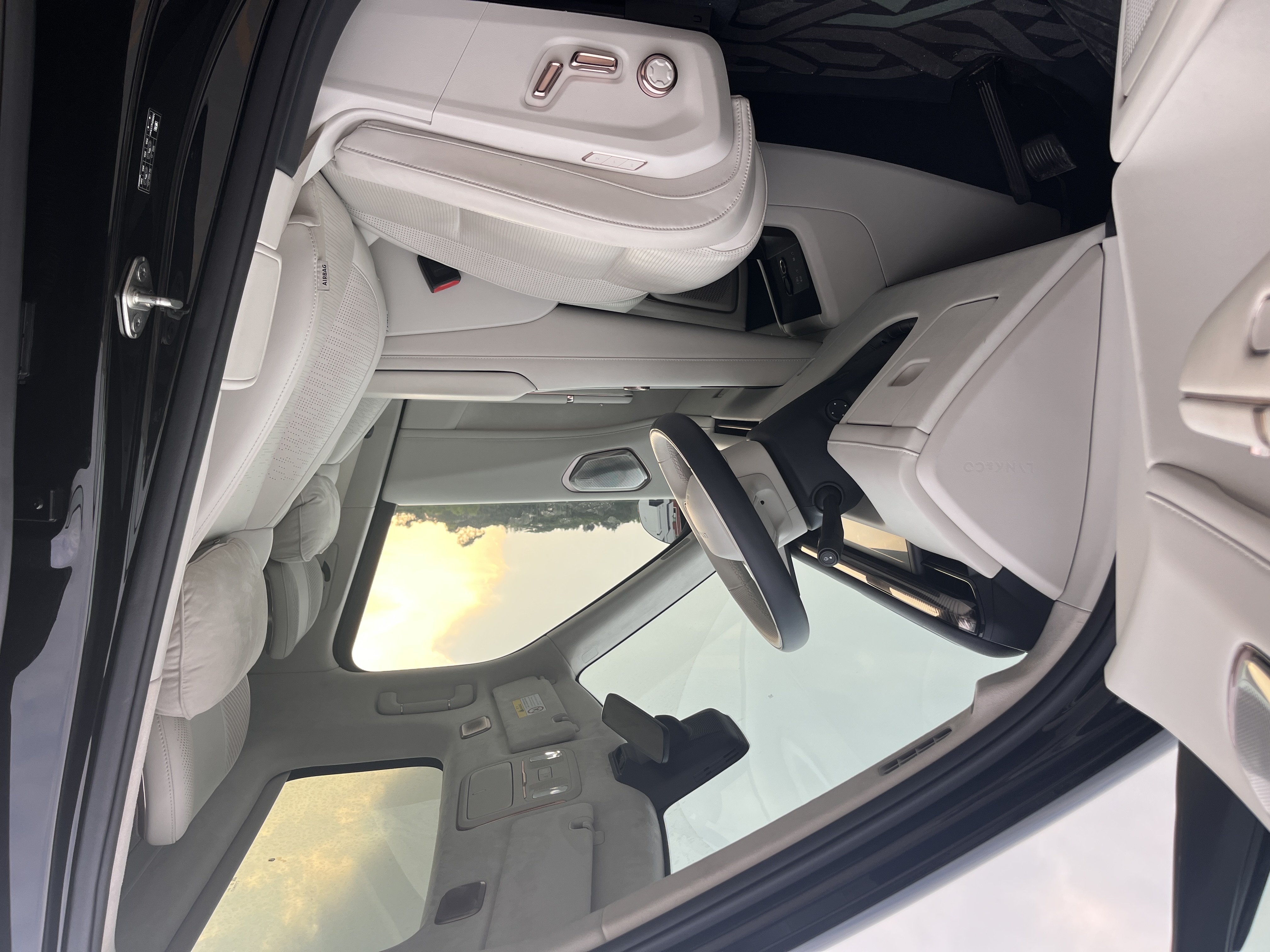 Lynk & Co 900 2025 car image #10