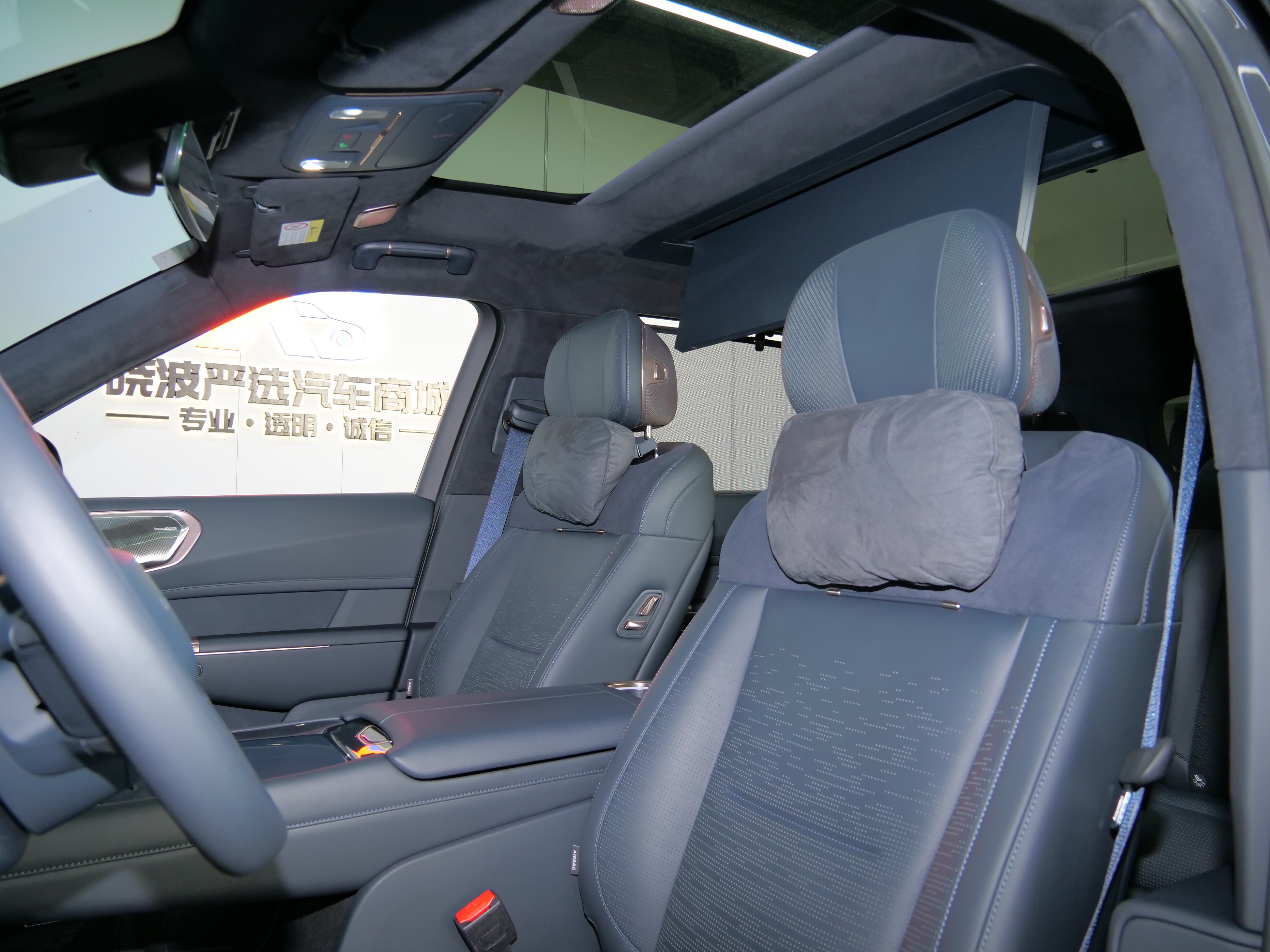 Lynk & Co 900 2025 car image #10