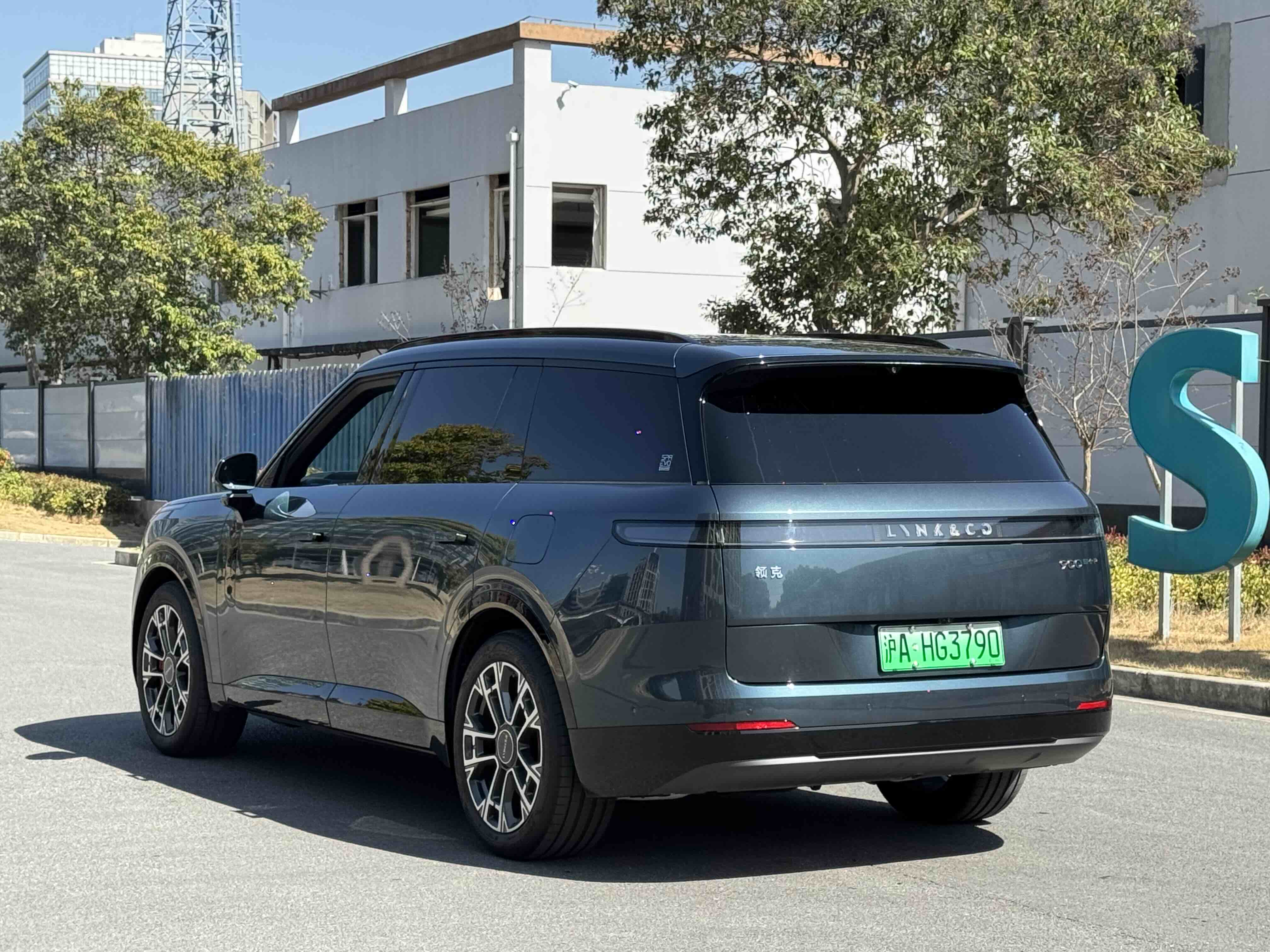 Lynk & Co 900 2025 car image #10