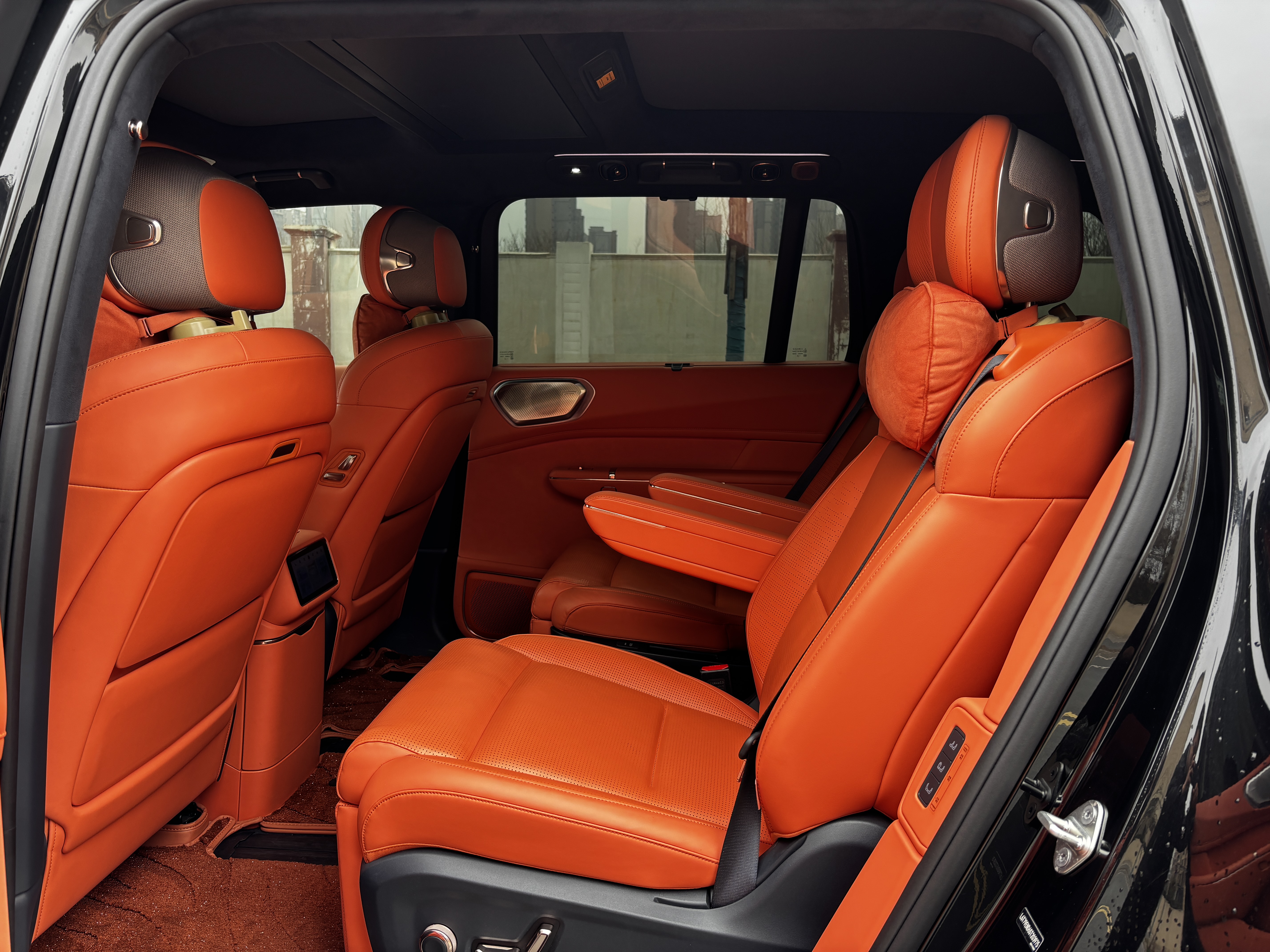 Lynk & Co 900 2025 car image #10