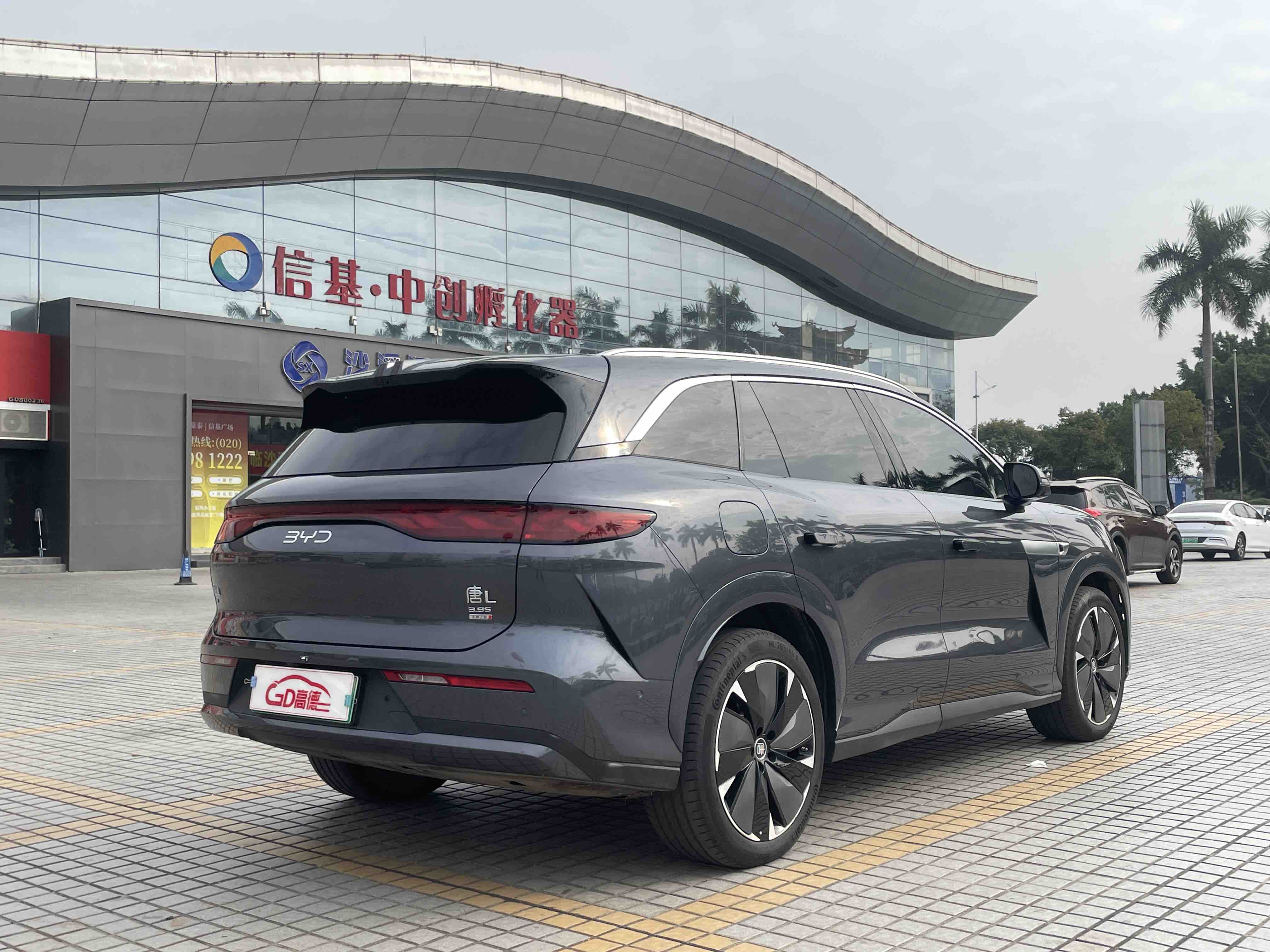 BYD Tang L 2025 immagine di auto #10