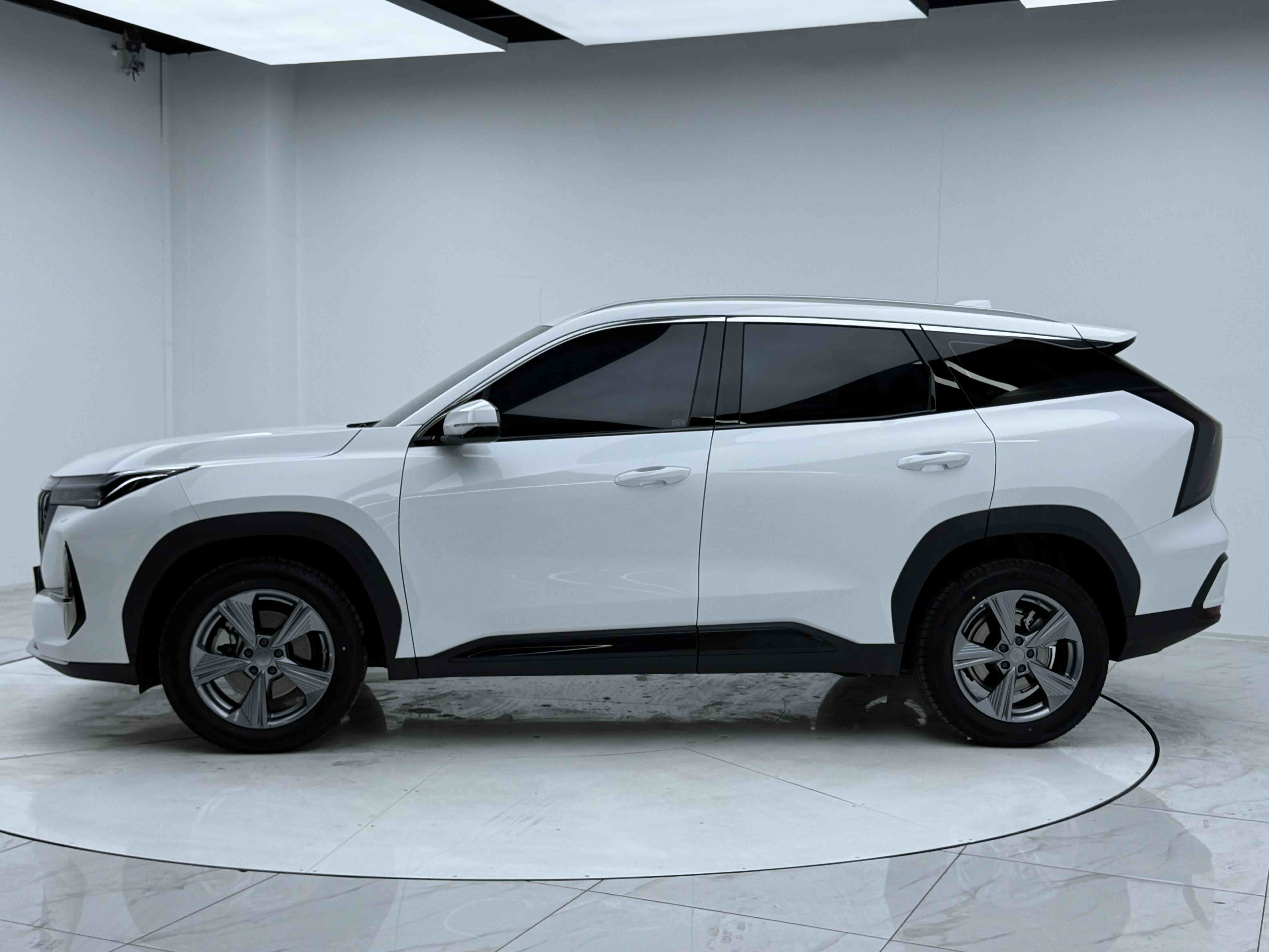 GEELY Boyue L 2025 car image #10