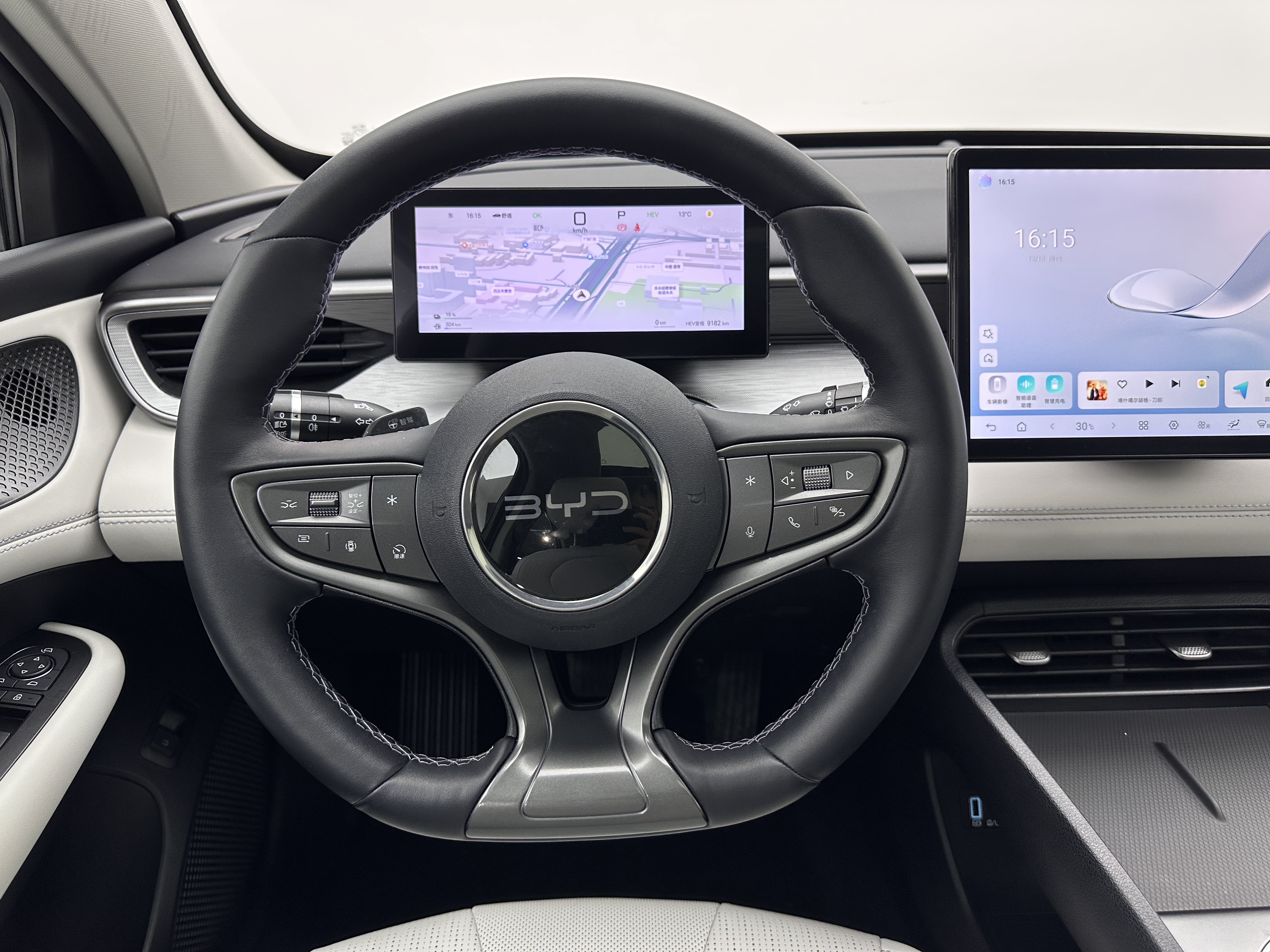 BYD Seal 05 DM-i 2025 car image #10