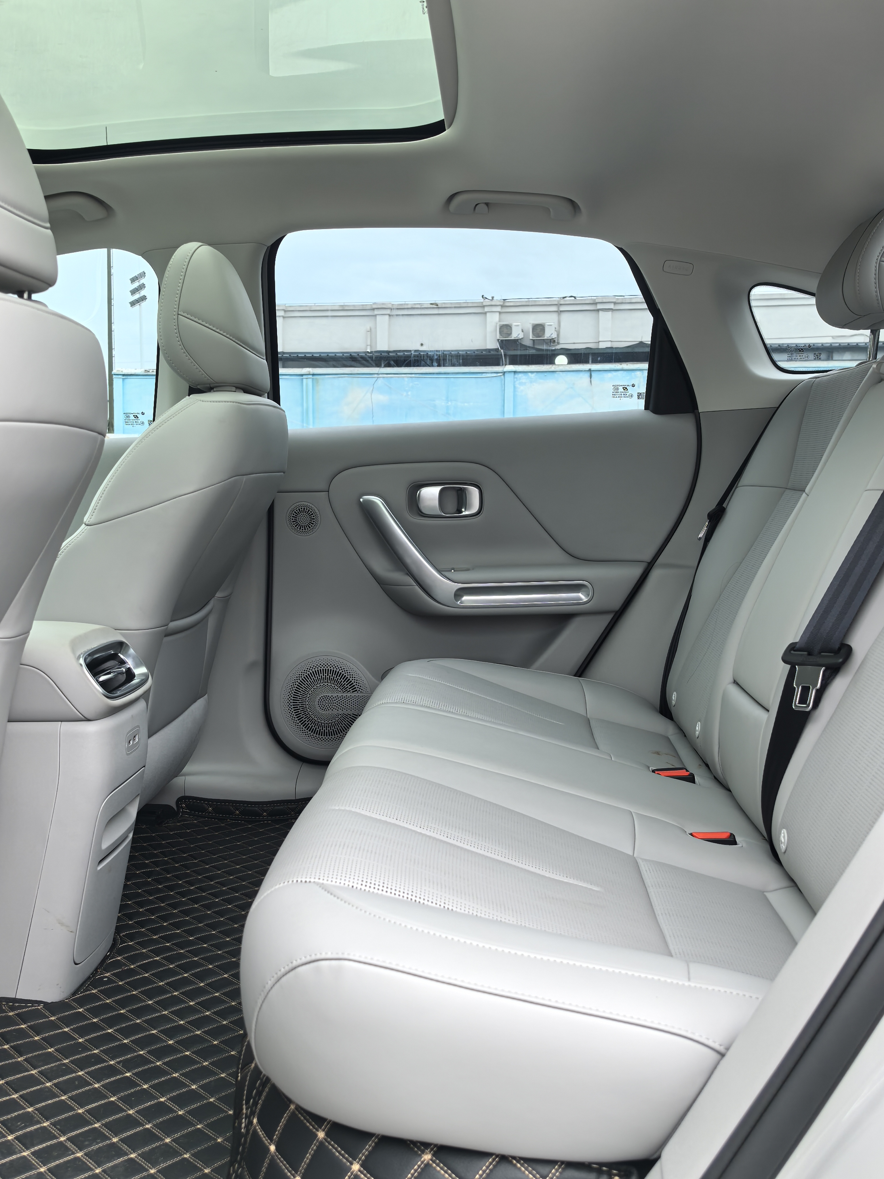 零跑汽车 零跑B01 2025 汽车图片 #10