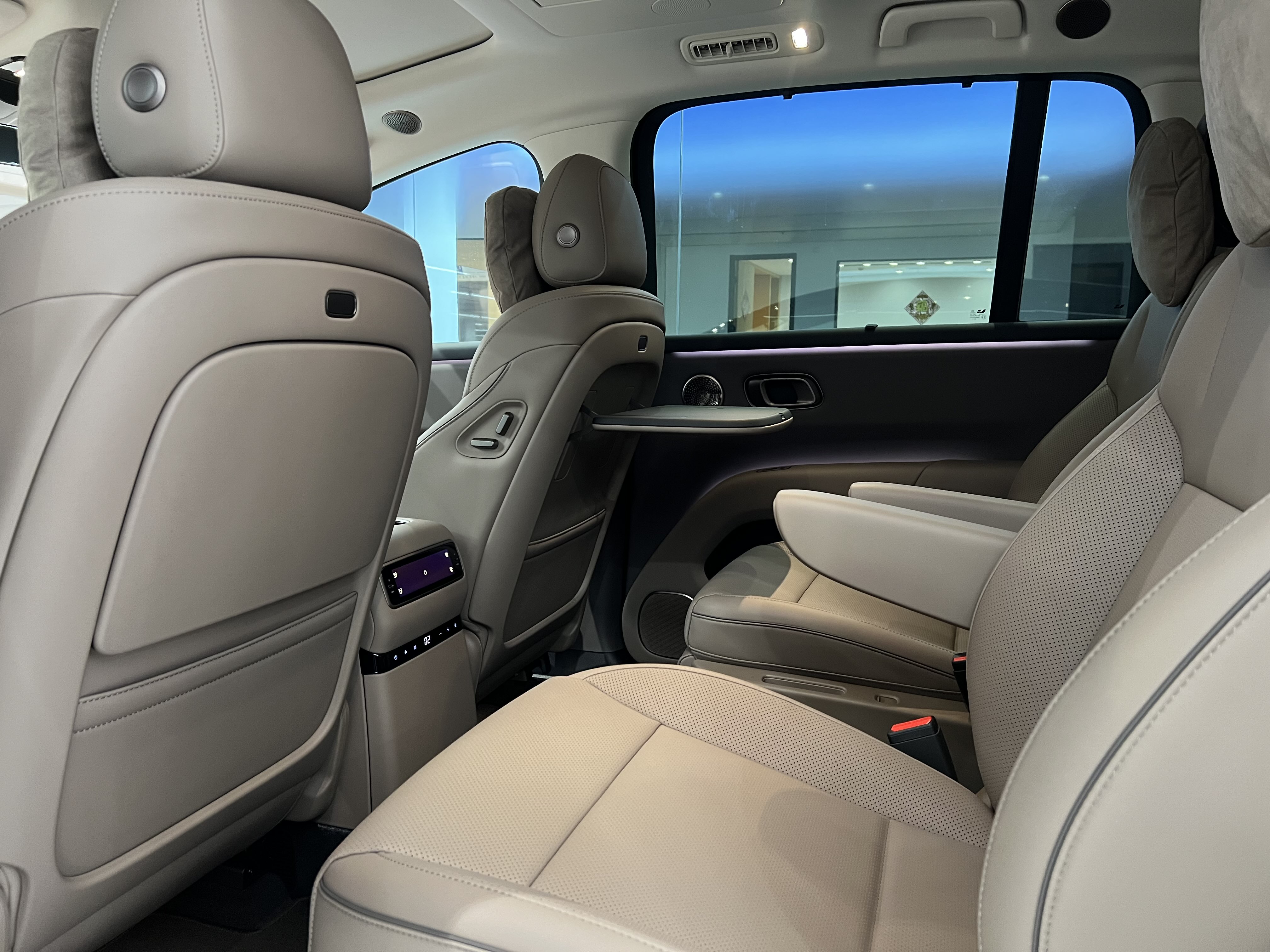 Li i8 2025 image de voiture #10