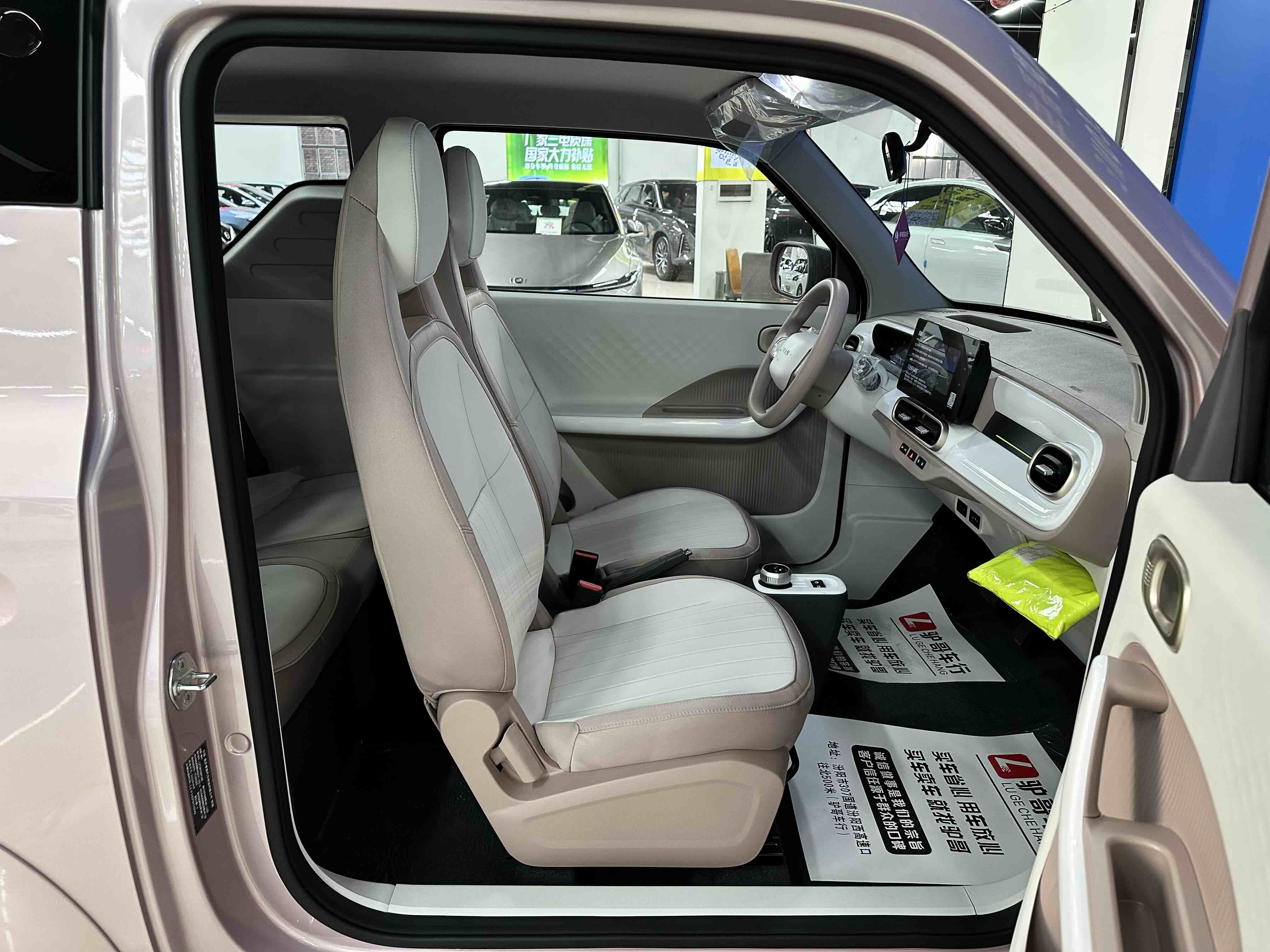 Livan 2026 car image #10