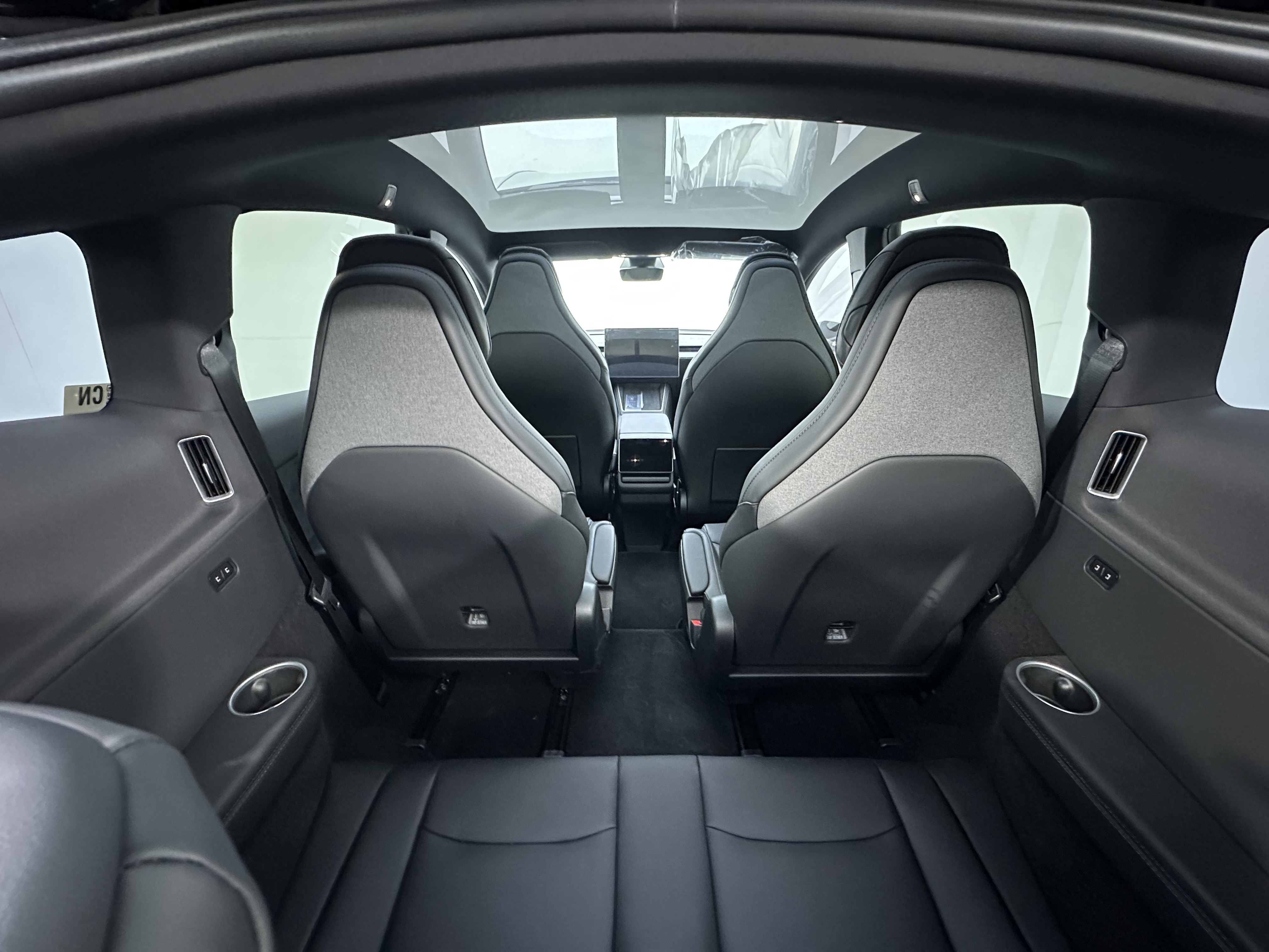 特斯拉 Model Y L 2025 汽车图片 #10