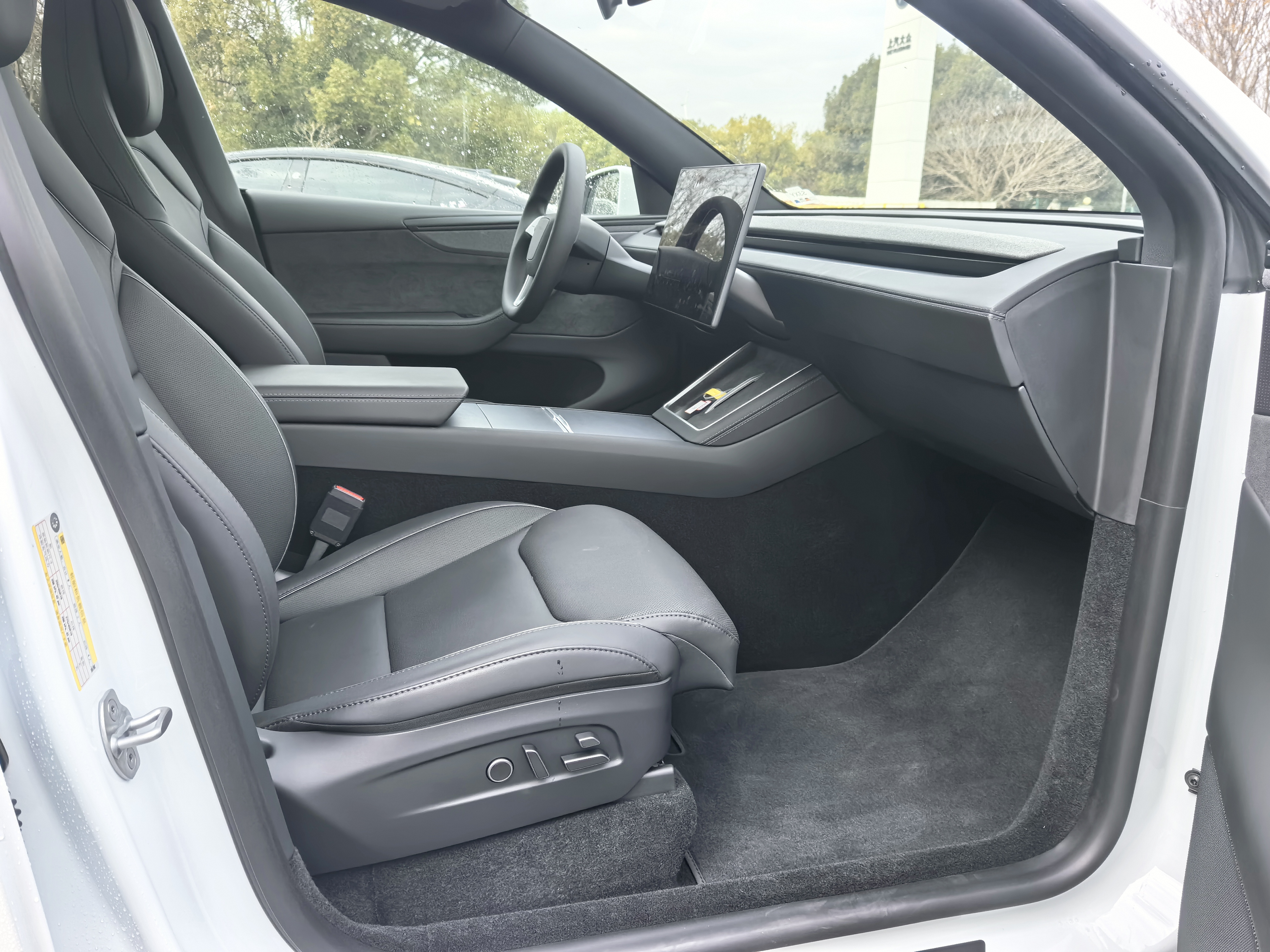 特斯拉 Model Y L 2025 汽车图片 #10